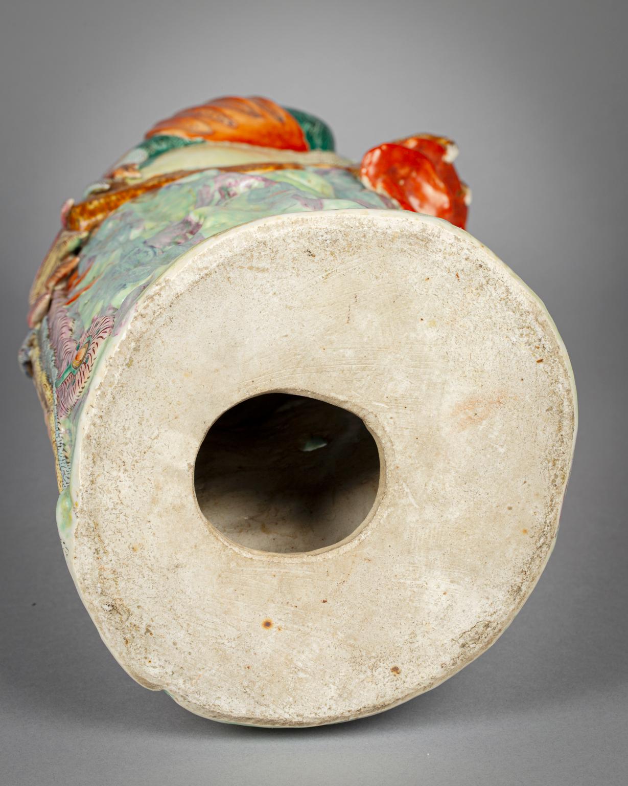 Porcelaine Figure de Phoenix en porcelaine chinoise de la famille rose, vers 1875 en vente