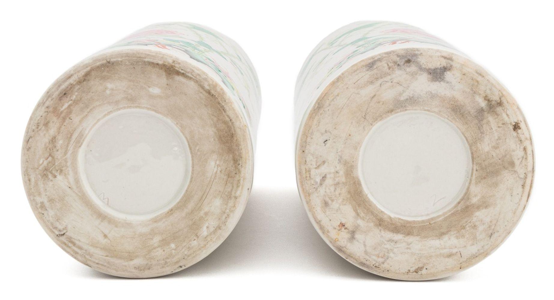 Chinese Famille Rose Porcelain Hat Stands, Pair (20. Jahrhundert) im Angebot