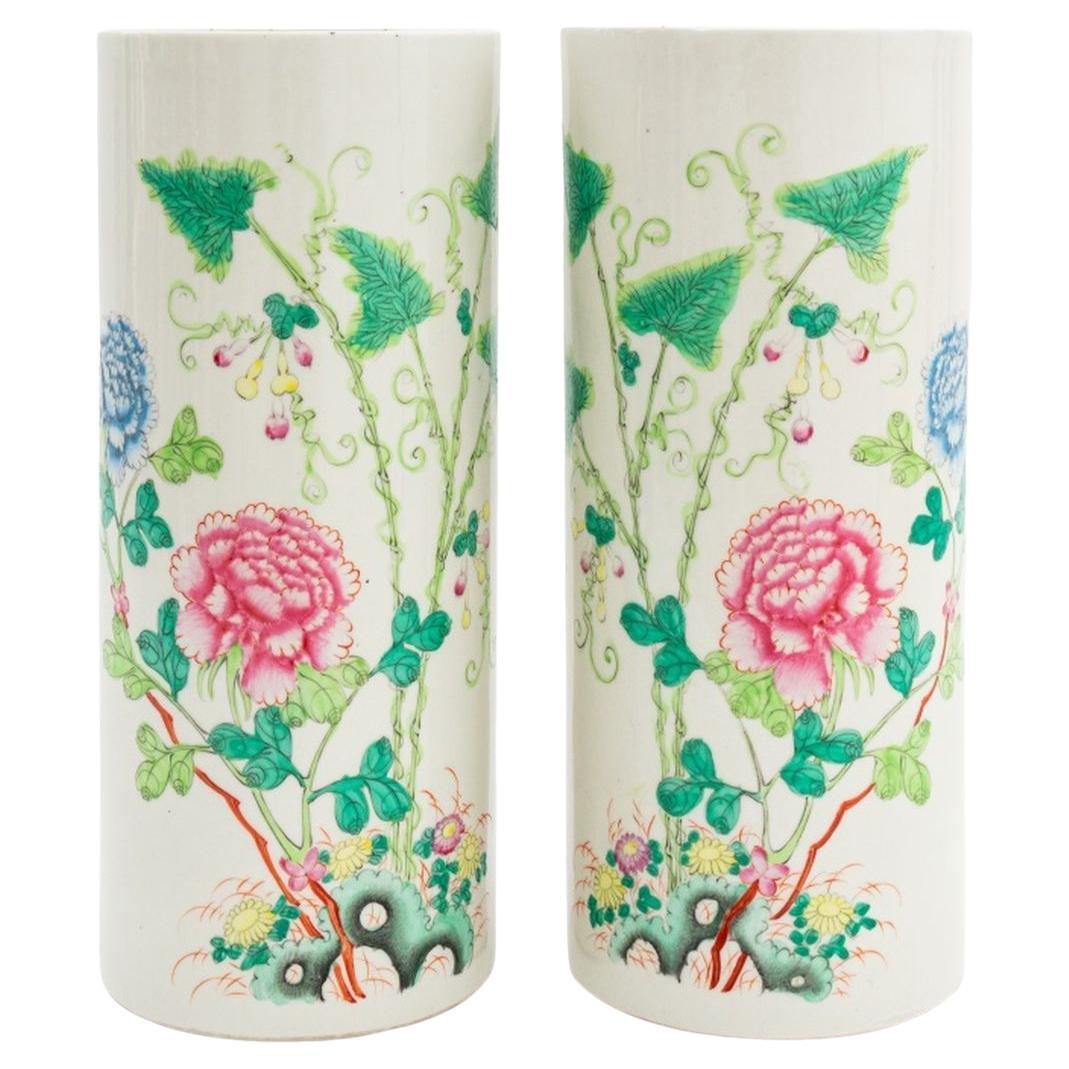 Chinese Famille Rose Porcelain Hat Stands, Pair im Angebot