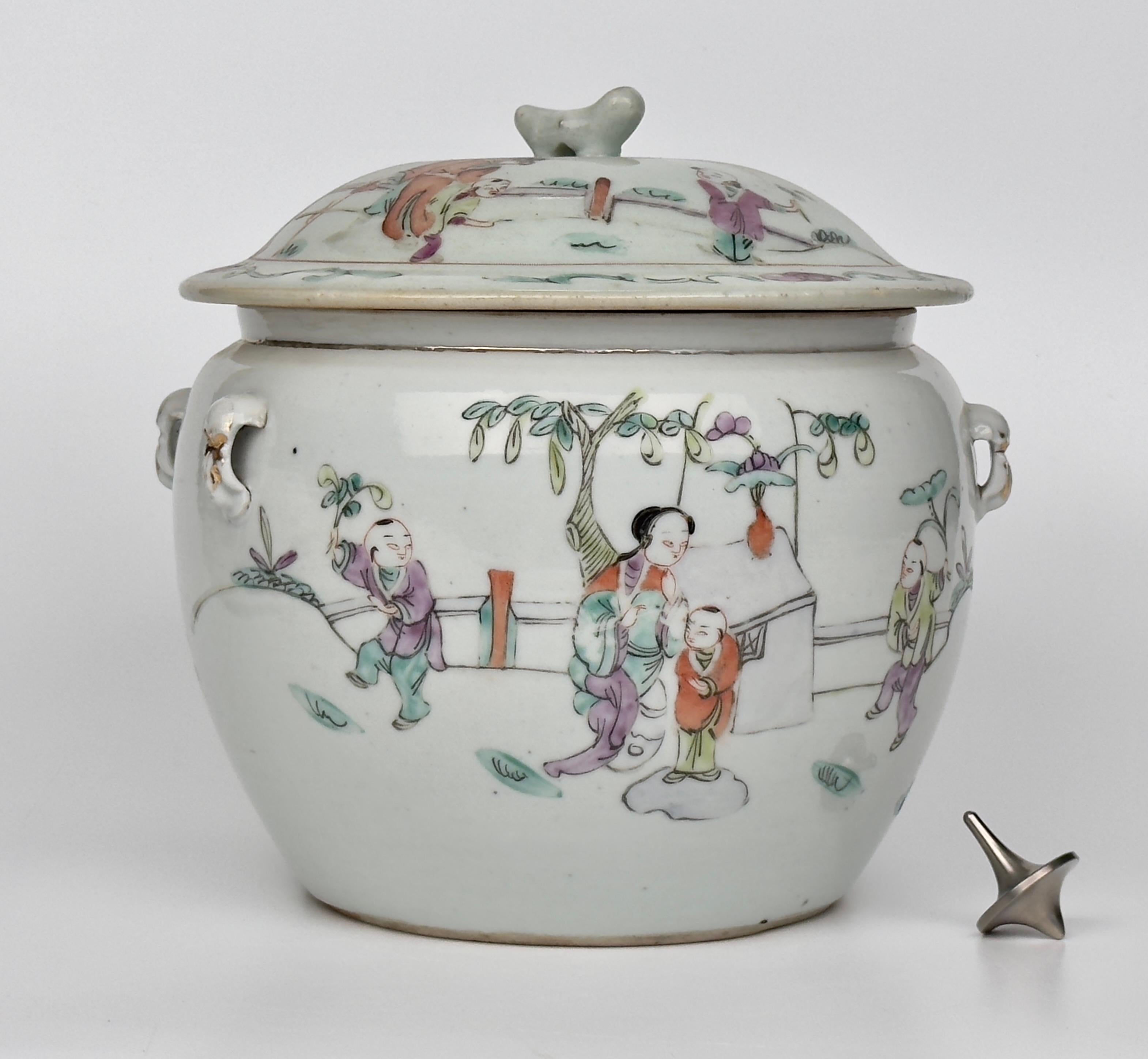 Famille Rose Porcelain Lidded Jar, Late Qing-Republic period 8