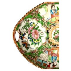 Bol ovale à bibelots en porcelaine chinoise de la « Famille Rose », muni d'anses