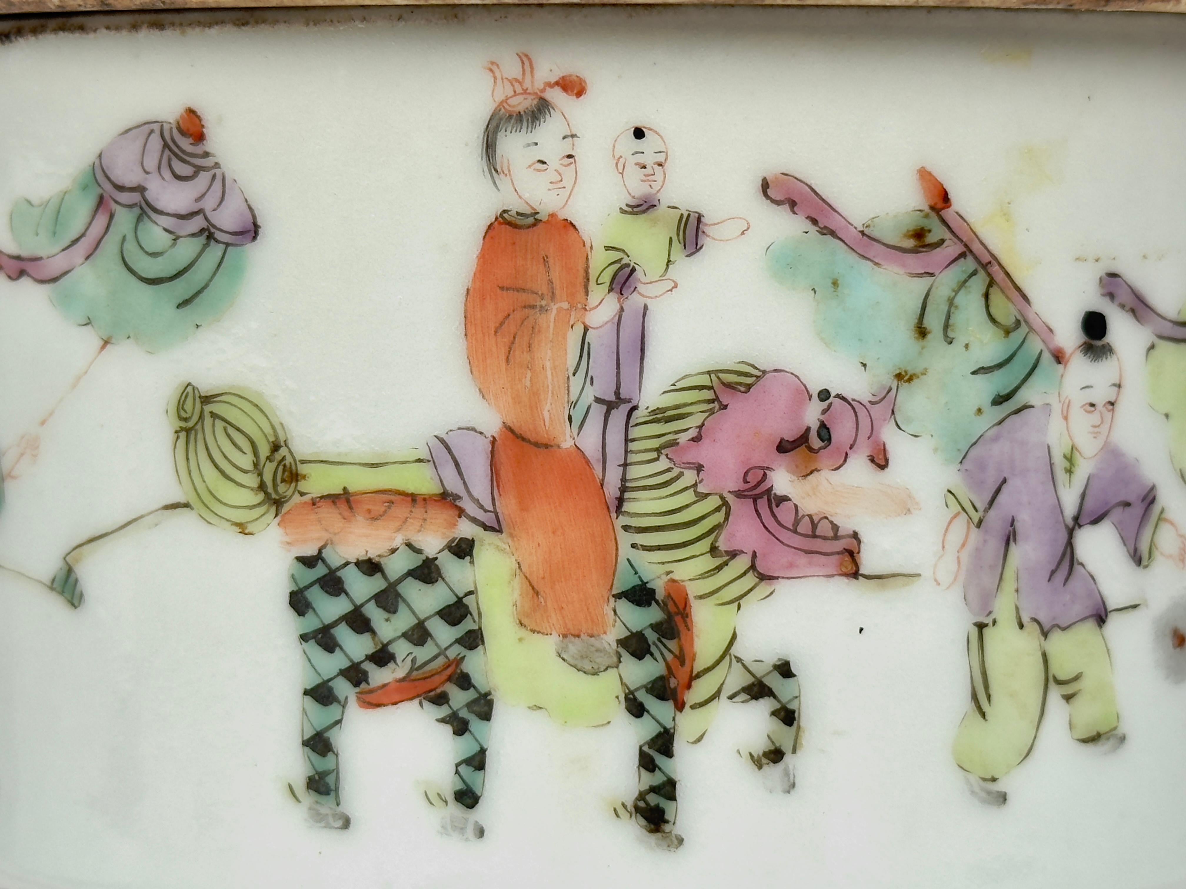 Chinese Famille Rose Porcelain Stacking Box, Late Qing Period 1