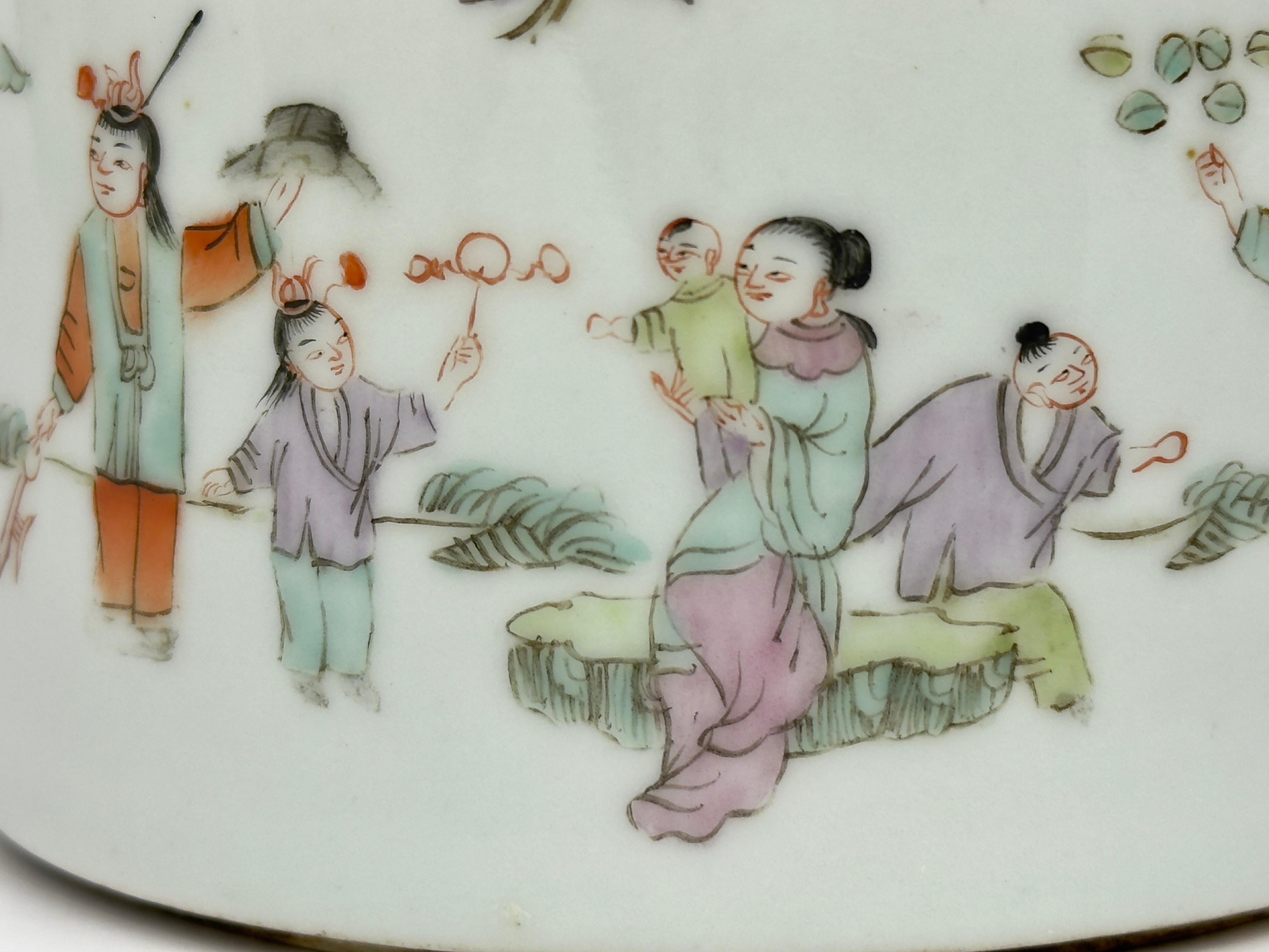 Chinese Famille Rose Porcelain Stacking Box, Late Qing Period 2