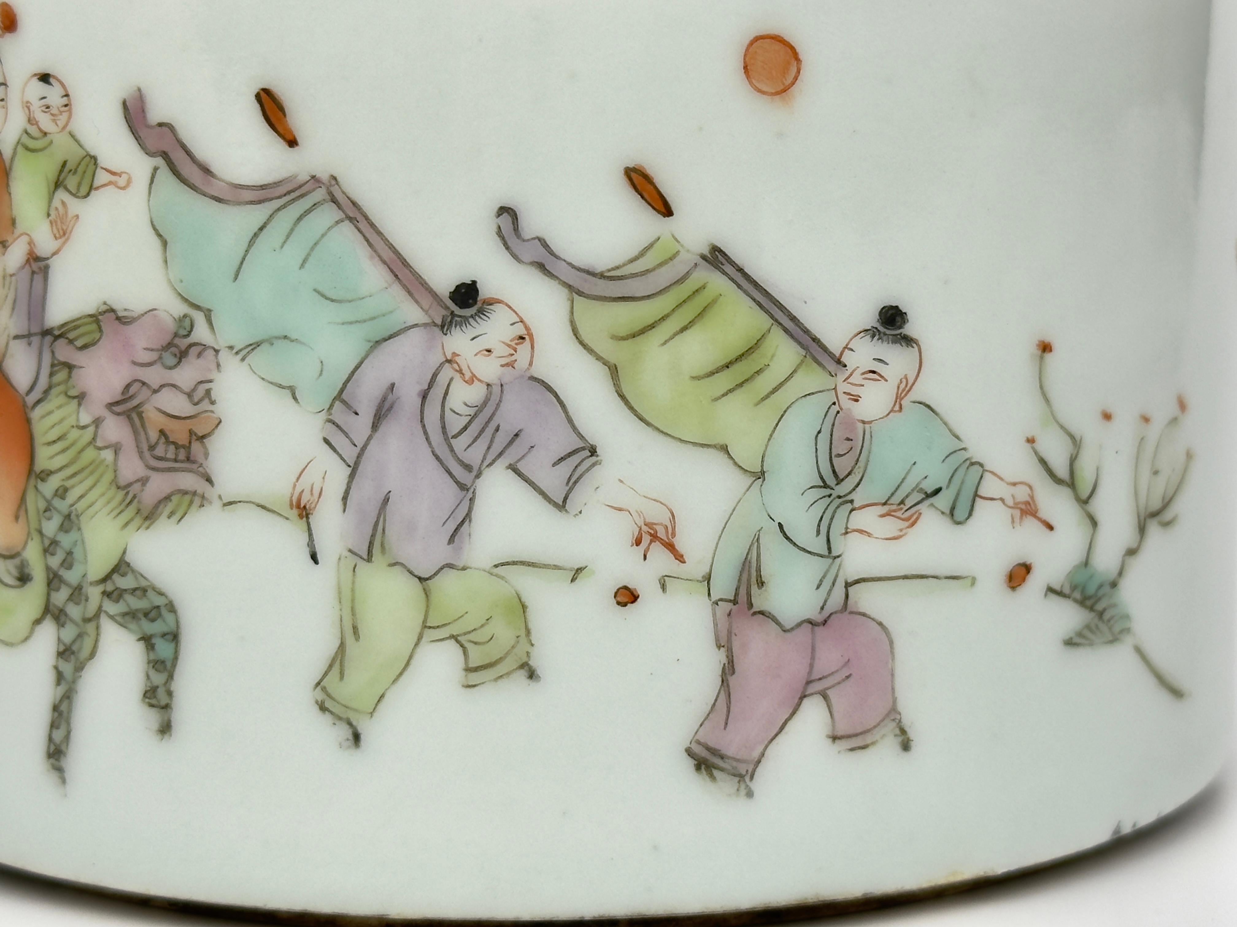 Chinese Famille Rose Porcelain Stacking Box, Late Qing Period 3