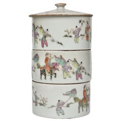 Boîte empilable chinoise en porcelaine Famille Rose, fin de la période Qing