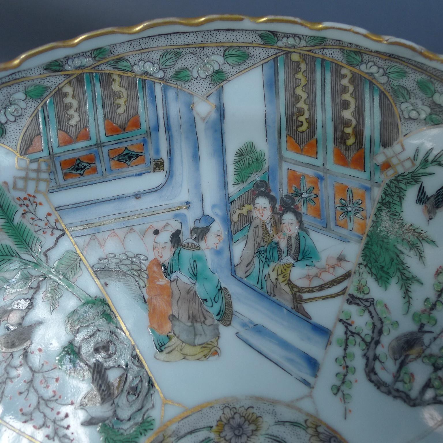 Tarza en porcelaine chinoise Famille Rose, plateau à jambes hautes, chargeur à jambes hautes, années 1820 en vente 4