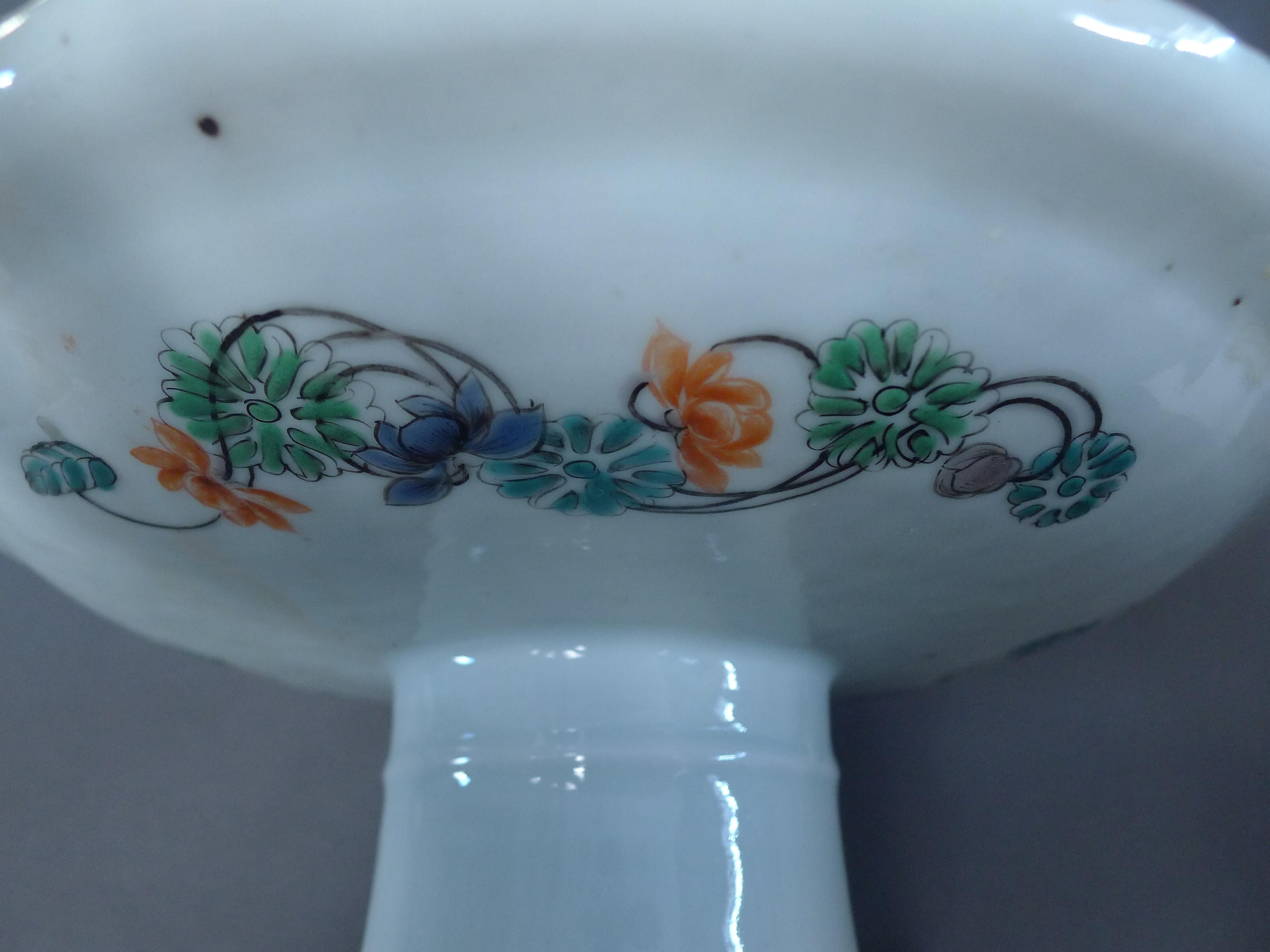 Tarza en porcelaine chinoise Famille Rose, plateau à jambes hautes, chargeur à jambes hautes, années 1820 en vente 6