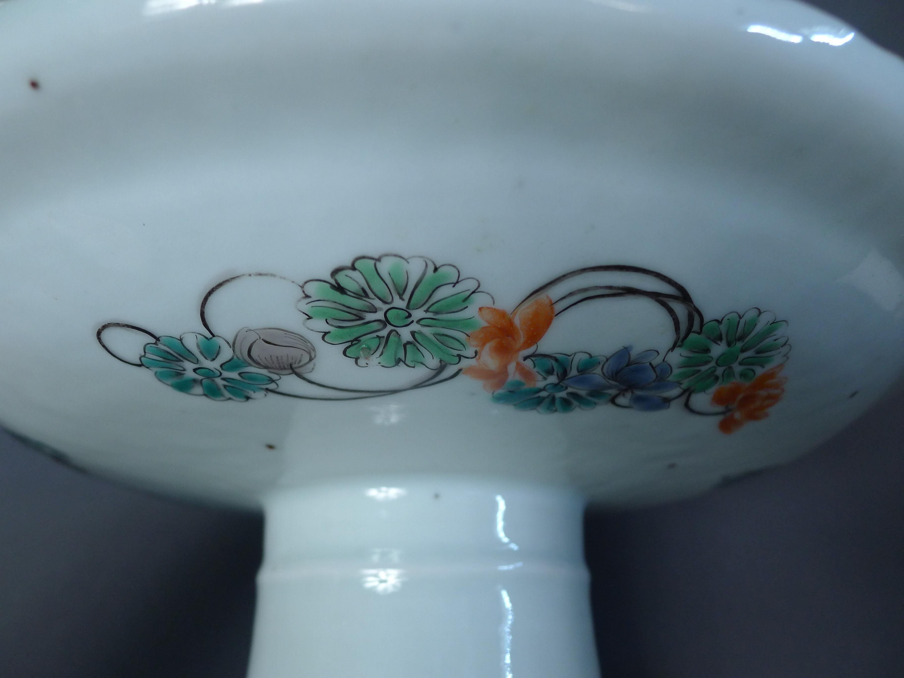 Tarza en porcelaine chinoise Famille Rose, plateau à jambes hautes, chargeur à jambes hautes, années 1820 en vente 7