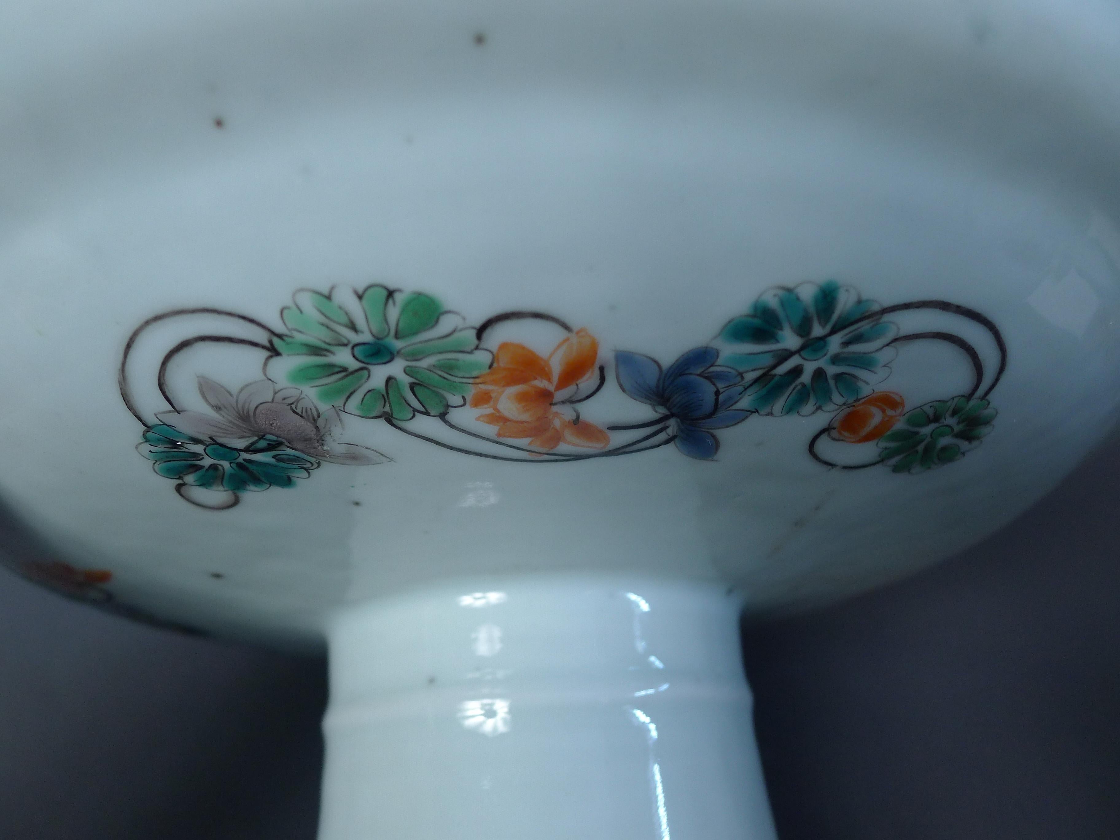Tarza en porcelaine chinoise Famille Rose, plateau à jambes hautes, chargeur à jambes hautes, années 1820 en vente 8