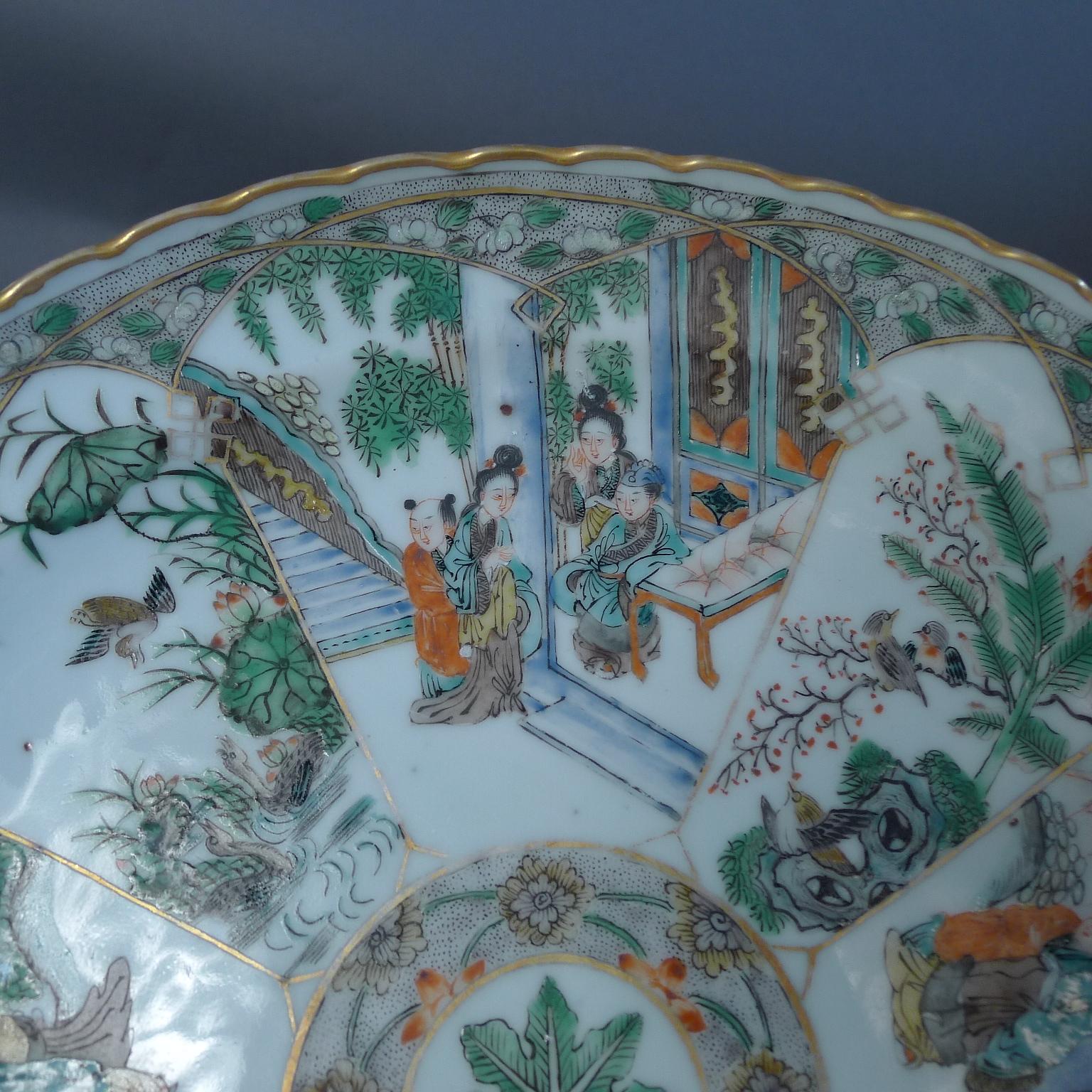 Tarza en porcelaine chinoise Famille Rose, plateau à jambes hautes, chargeur à jambes hautes, années 1820 Excellent état - En vente à Norton, MA