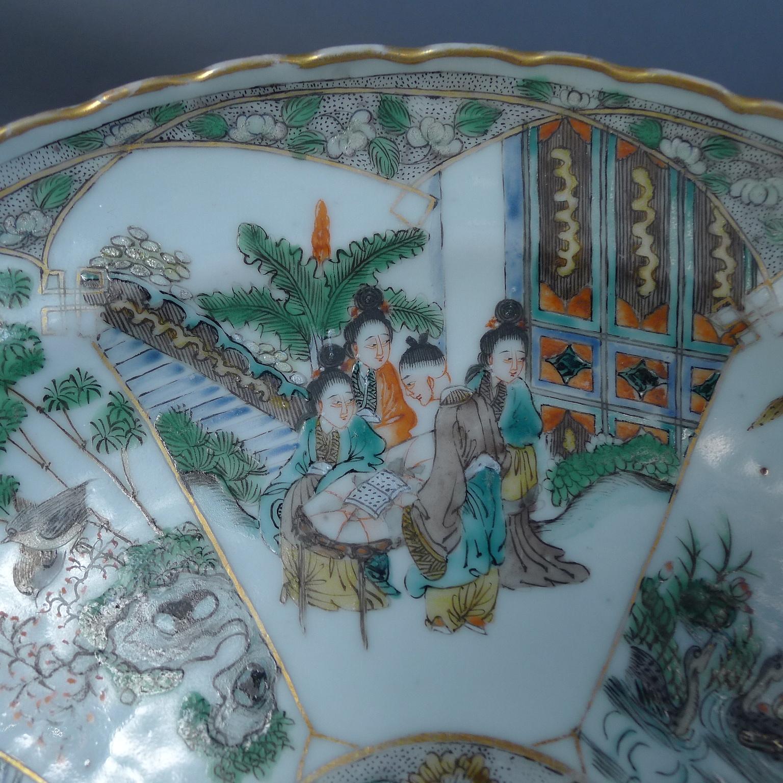Porcelaine Tarza en porcelaine chinoise Famille Rose, plateau à jambes hautes, chargeur à jambes hautes, années 1820 en vente