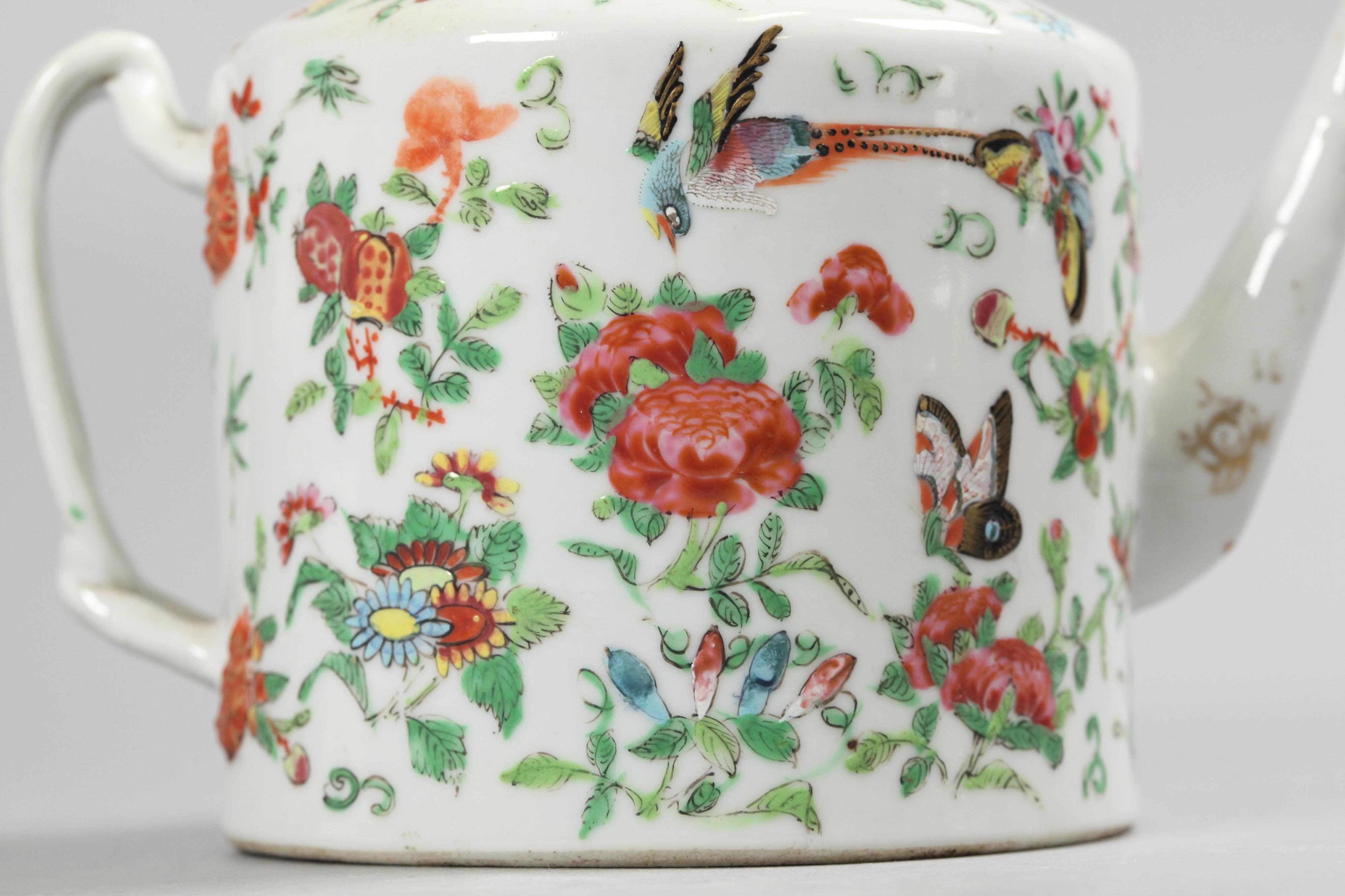 Chinesische Famille-Rose-Porzellan-Teekanne, 19. Jh. im Angebot 2