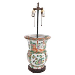 Lampada con vaso in porcellana Famille Rose cinese