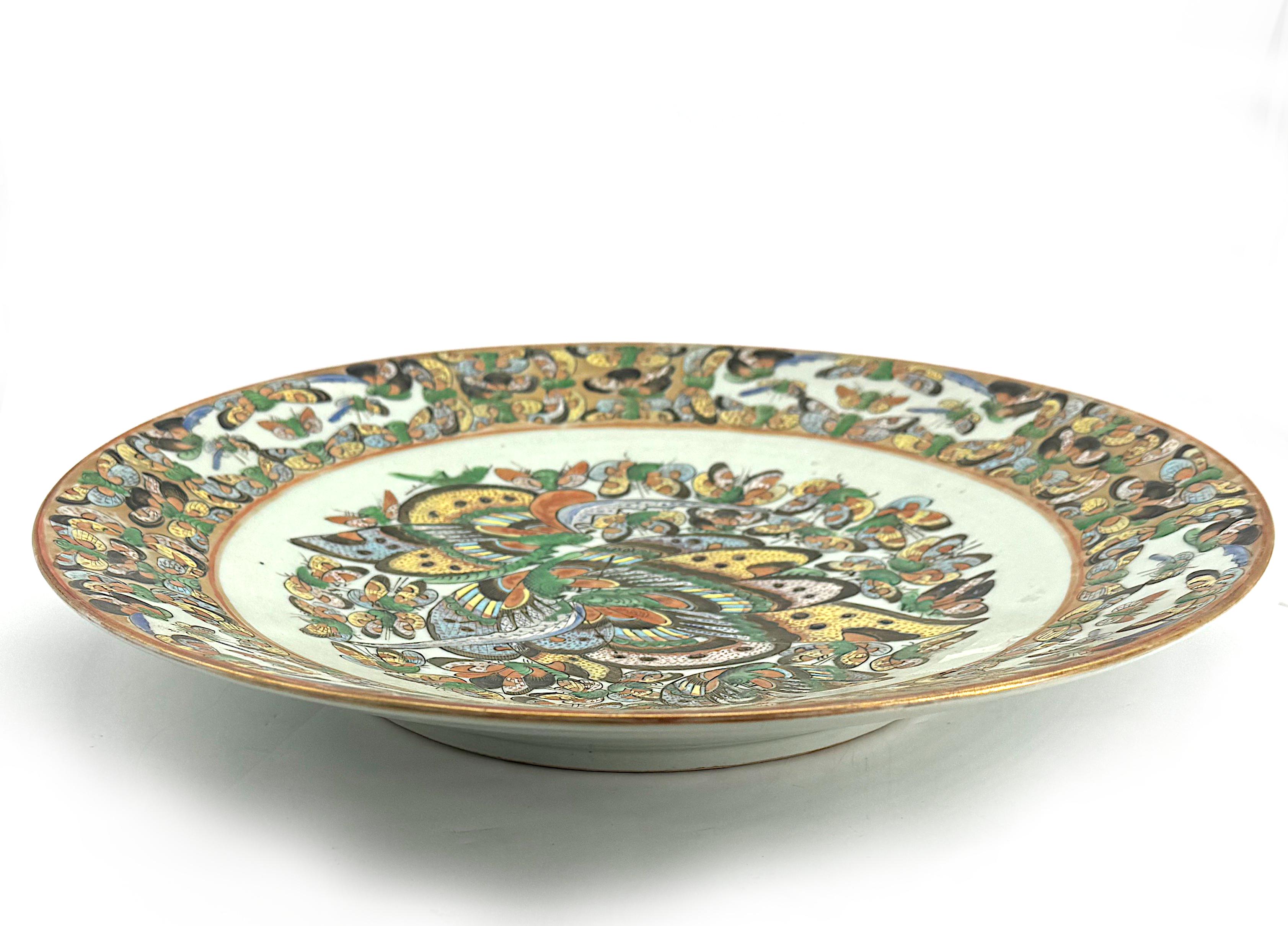 Chinese Famille Rose Rose Medallion Porcelain Platter In Good Condition For Sale In West Palm Beach, FL