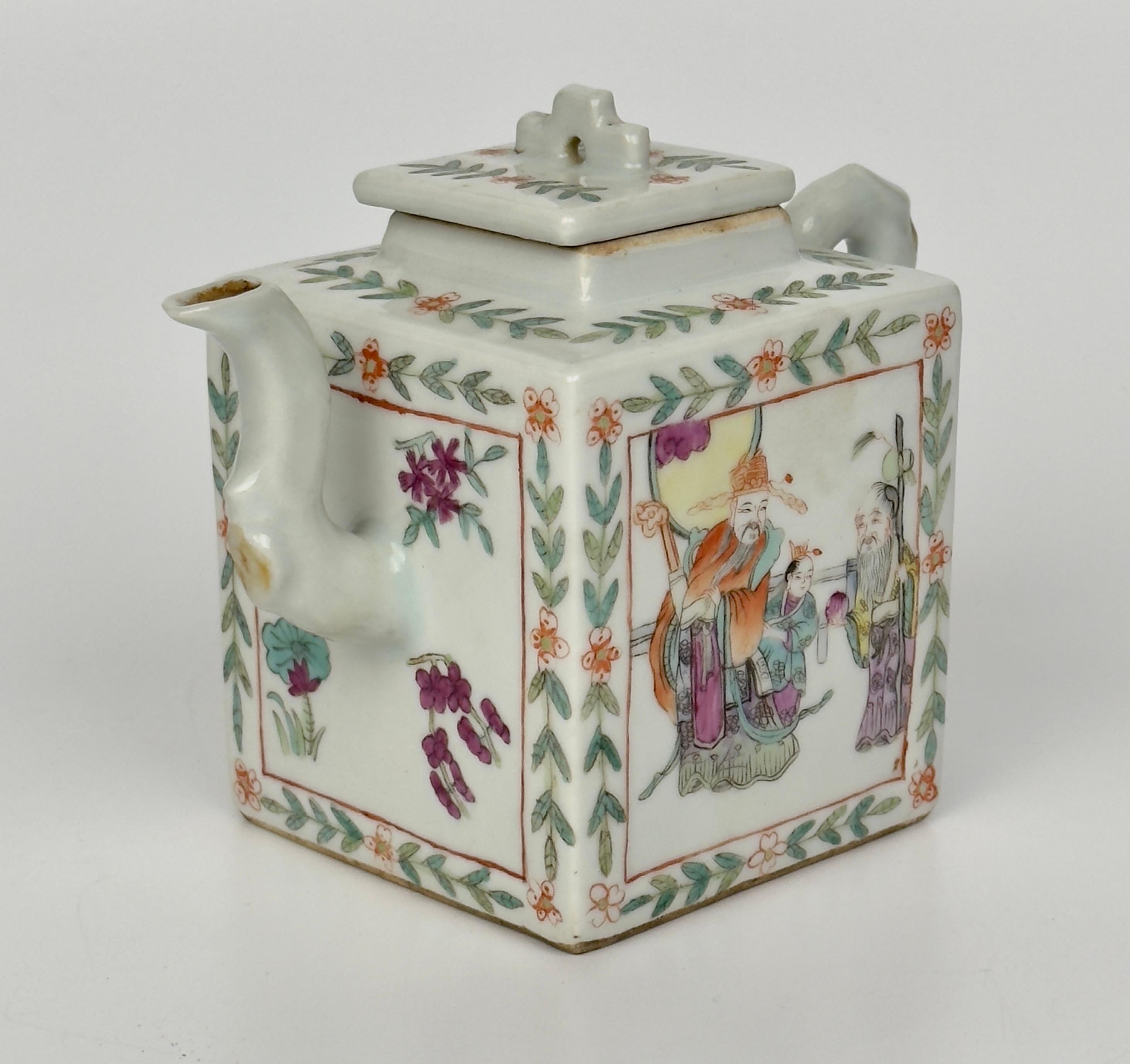 Vaso per teiera Famille Rose, tardo periodo Qing in vendita 5