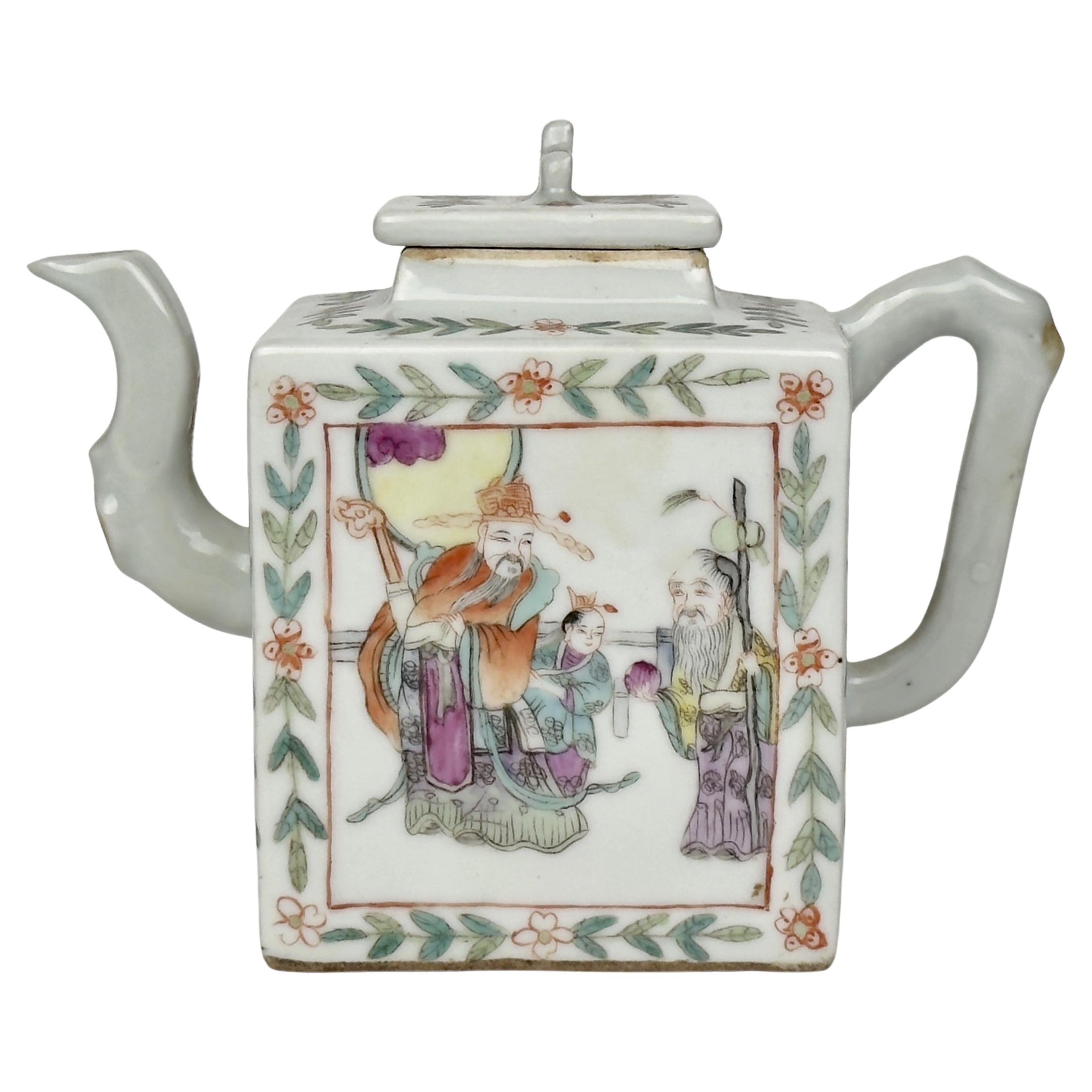 Vaso per teiera Famille Rose, tardo periodo Qing in vendita