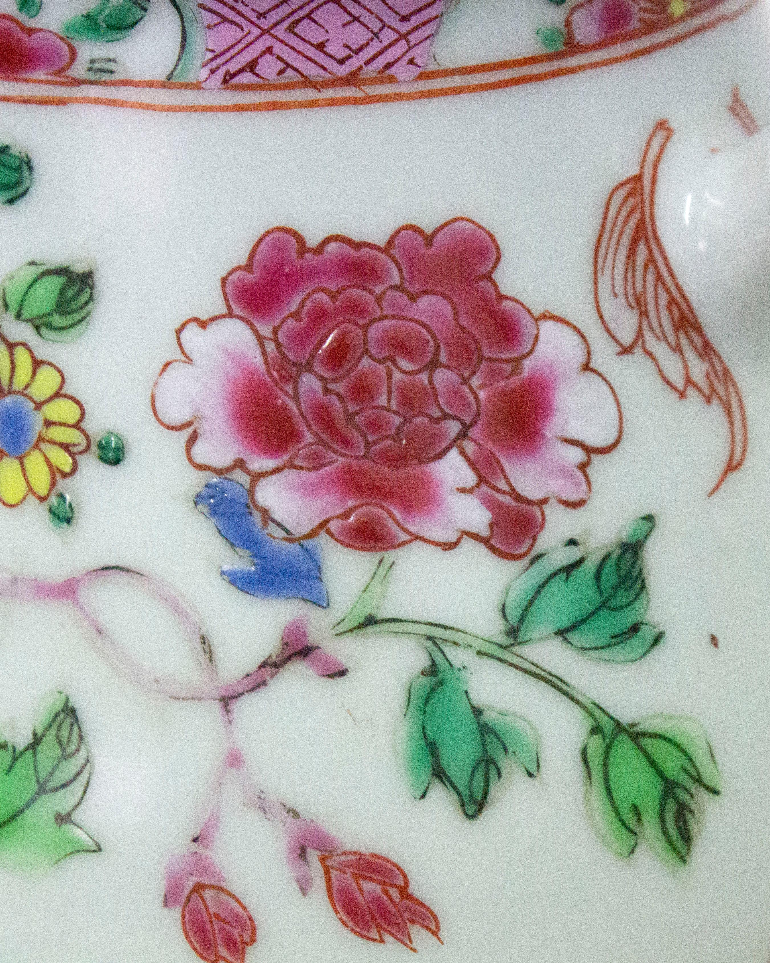 Chinese Famille Rose Teapot, Yongzheng Period (1723–1735) For Sale 2