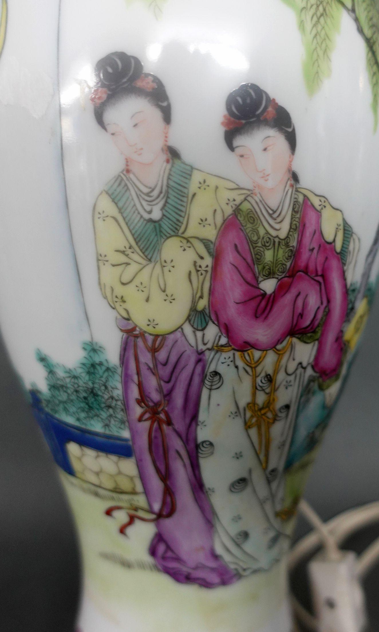 Chinesische Famille-Rose-Vase als Lampe montiert (20. Jahrhundert) im Angebot