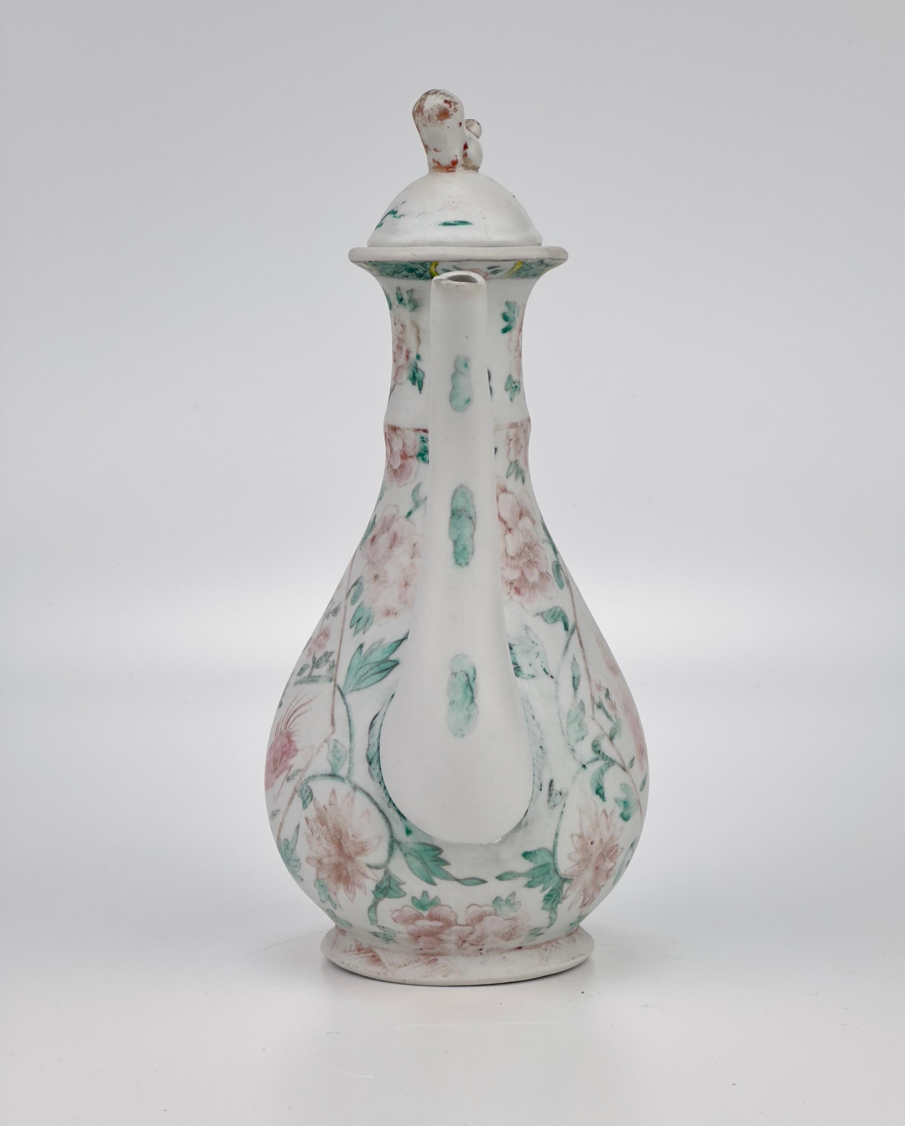 Chinese Famille Rose/Verte 'Chicken' Ewer, Qing Dynasty In Good Condition For Sale In seoul, KR