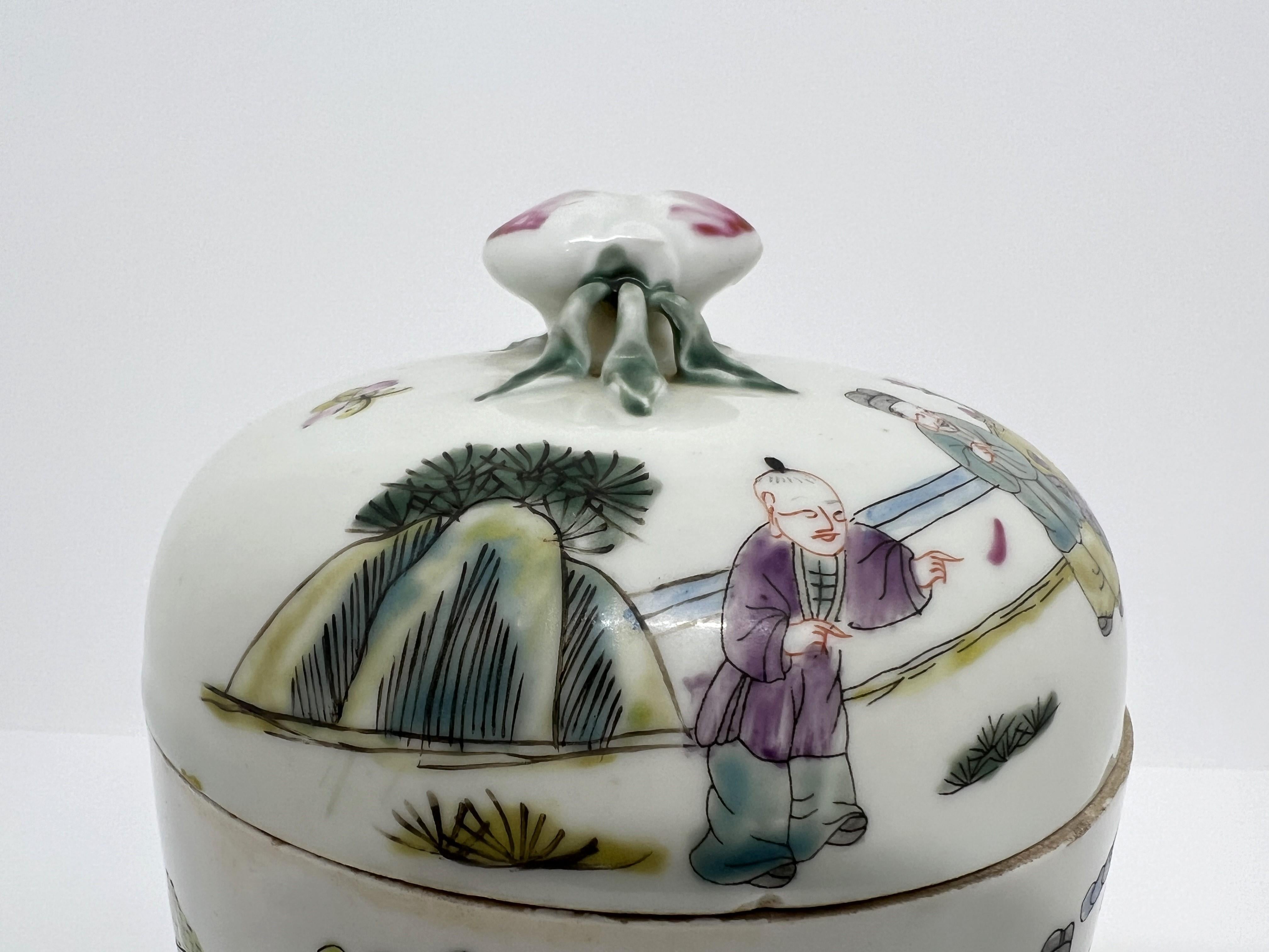 Chinese Famille Verte Jar with Horseback Riding, Qing Period, Tongzhi Era In Good Condition For Sale In seoul, KR