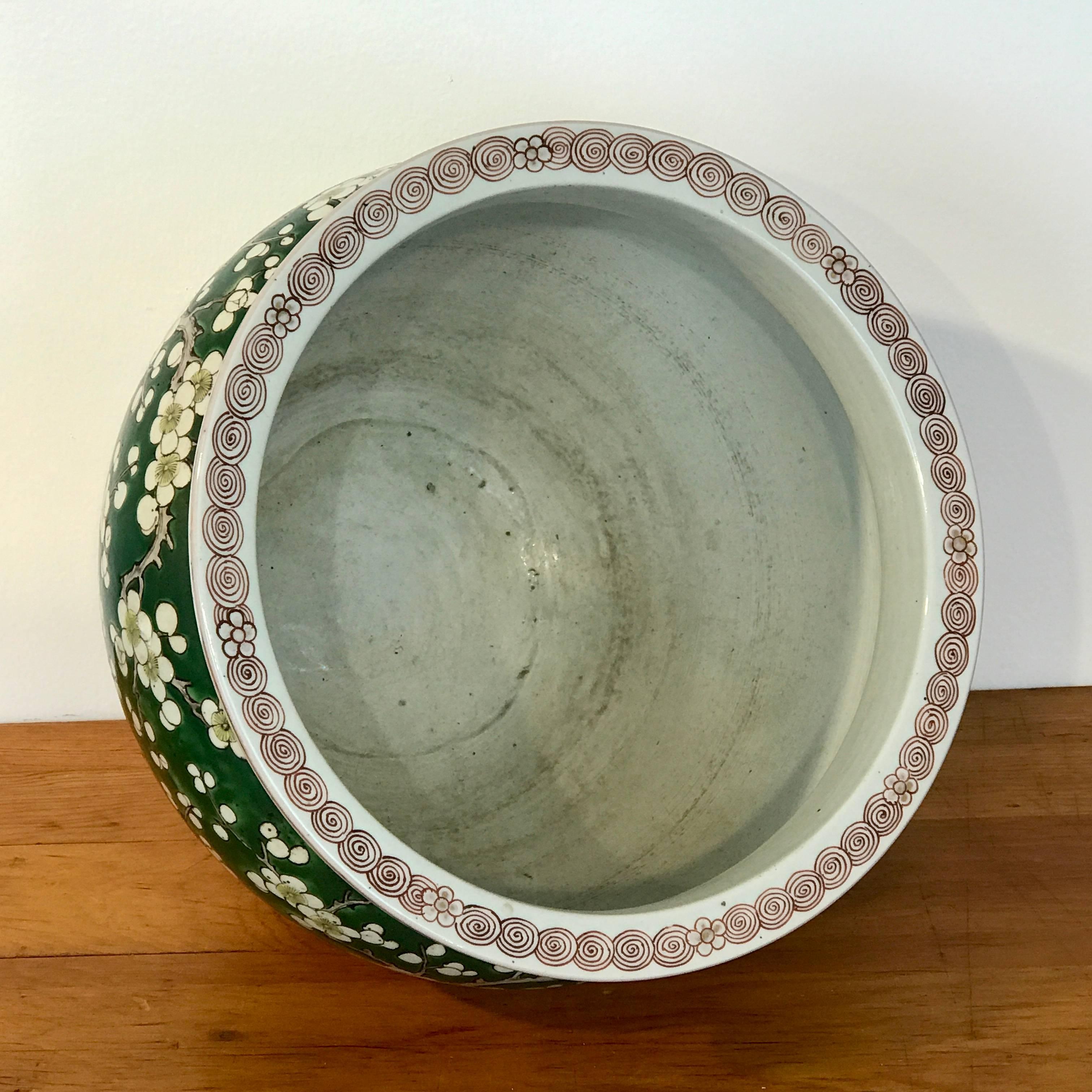 Chinois Jardinière chinoise de la famille Verte avec fleurs de cerisier, en vert