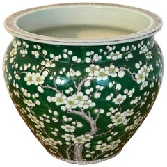 Jardinière chinoise de la famille Verte avec fleurs de cerisier, en vert