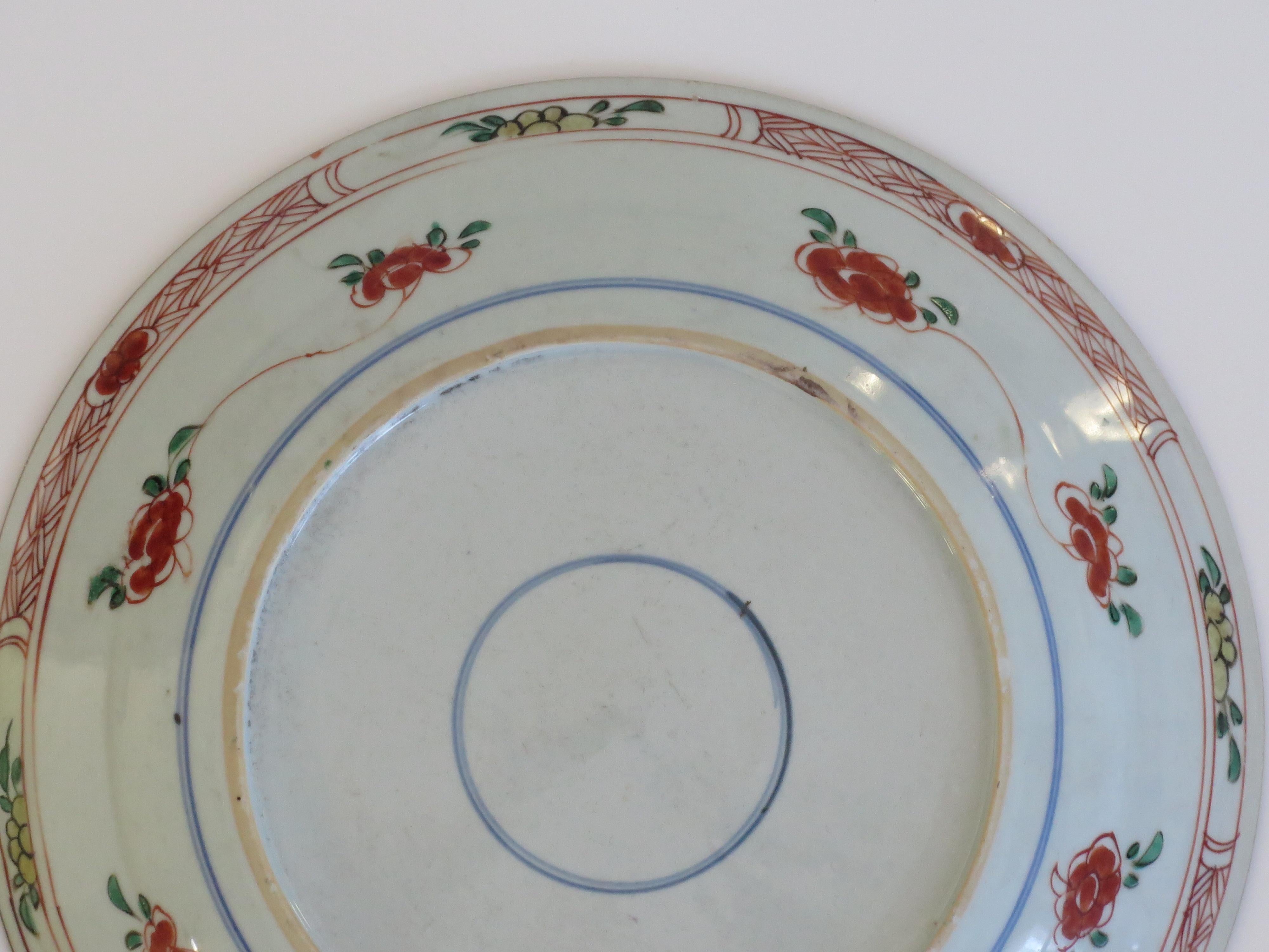 Longue assiette en porcelaine célébrée chinoise Eliza pour femmes, Kangxi, vers 1690 en vente 7