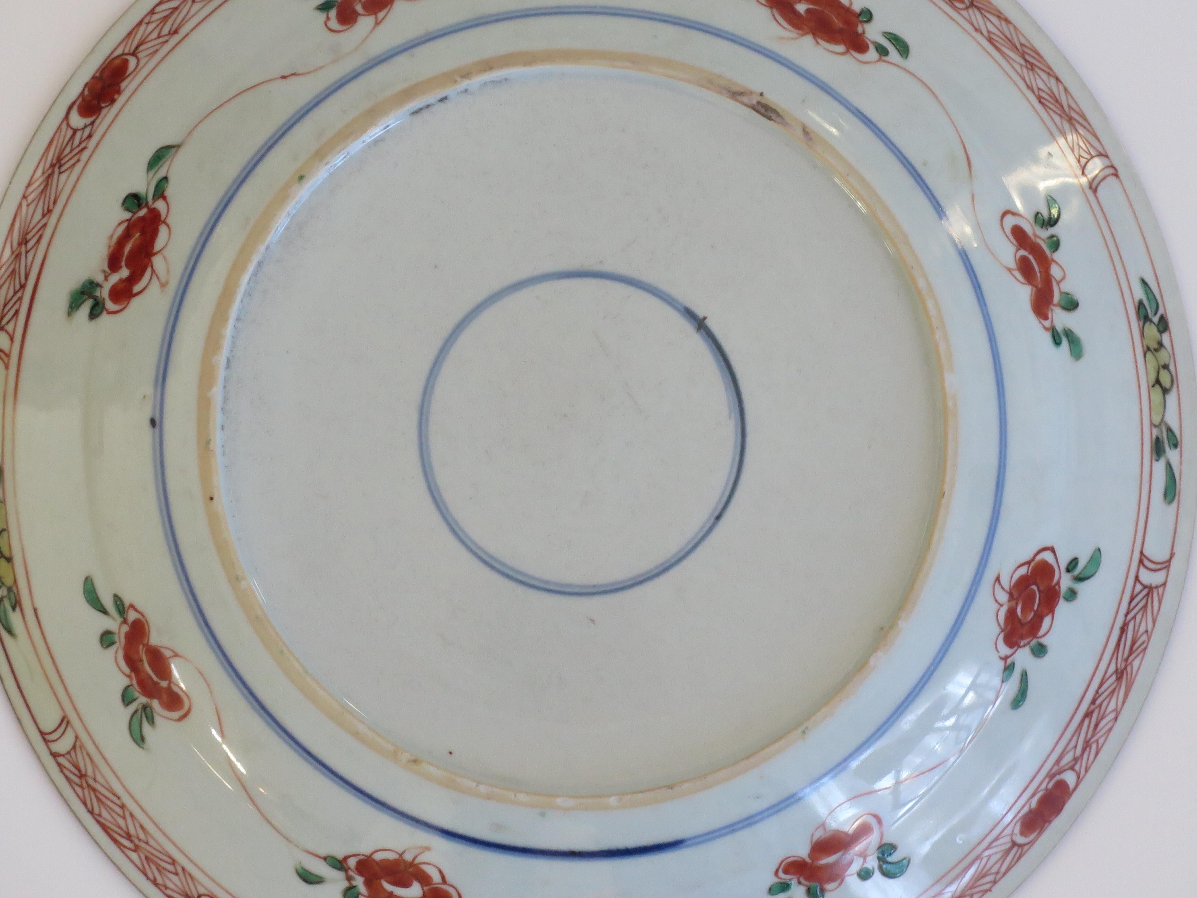 Longue assiette en porcelaine célébrée chinoise Eliza pour femmes, Kangxi, vers 1690 en vente 9