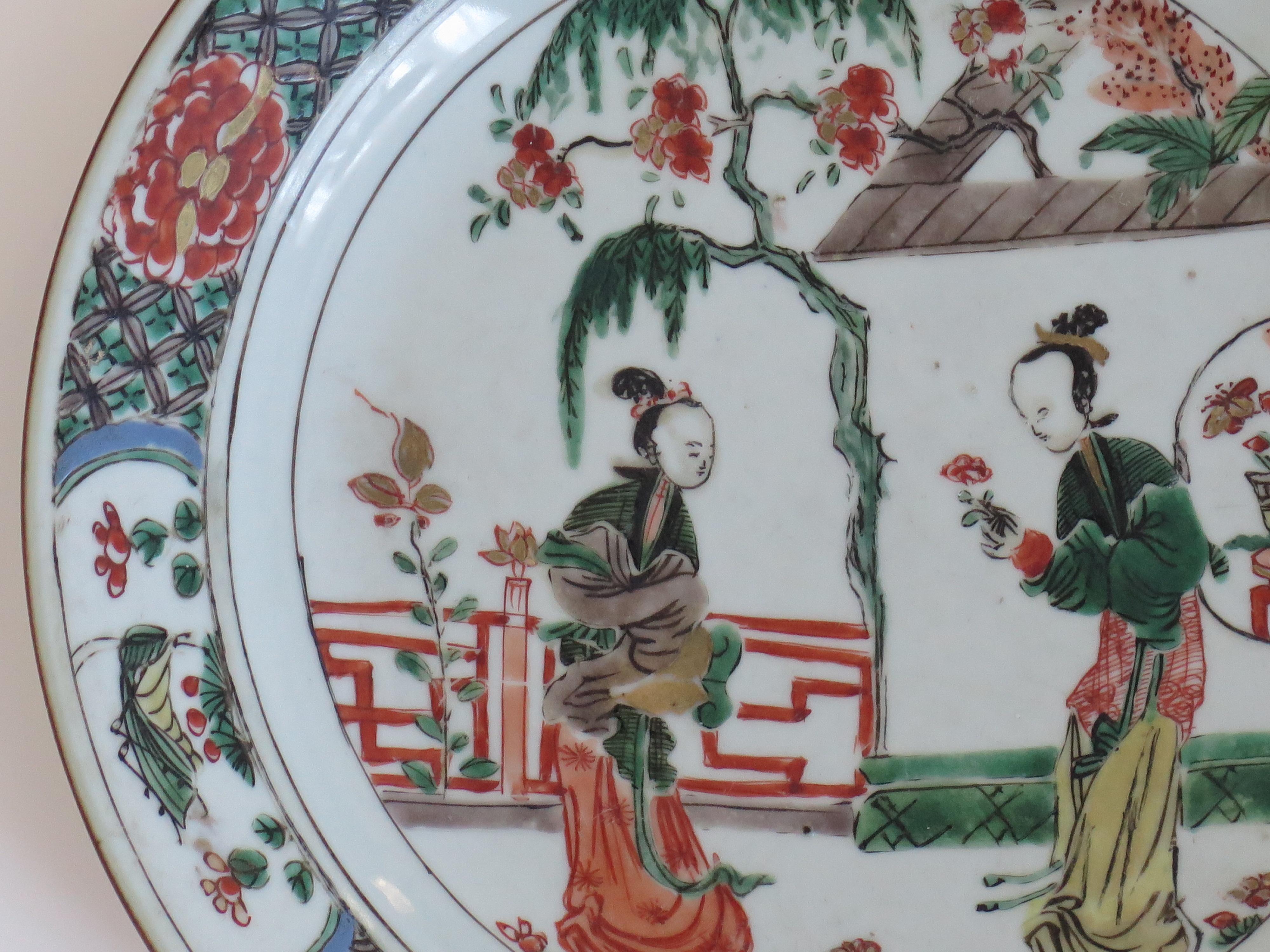 17th Century Chinese Famille Verte Plate Porcelain Long Eliza Ladies, Kangxi, Circa 1690 For Sale