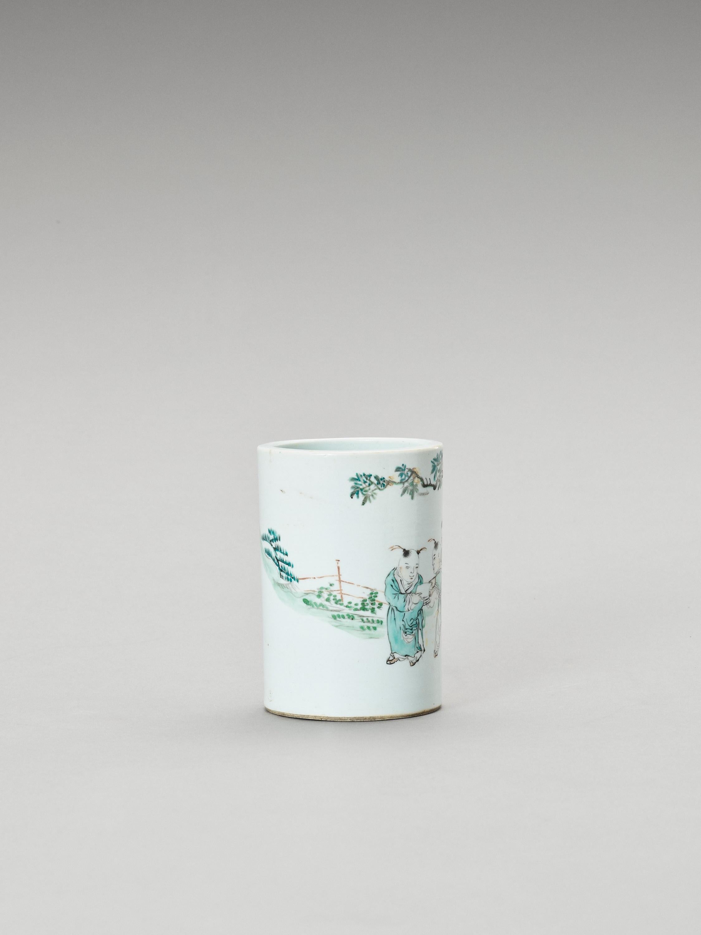 20th Century Chinese Famille Verte Porcelain Brush Pot, Bitong, Late Qing to Republic For Sale