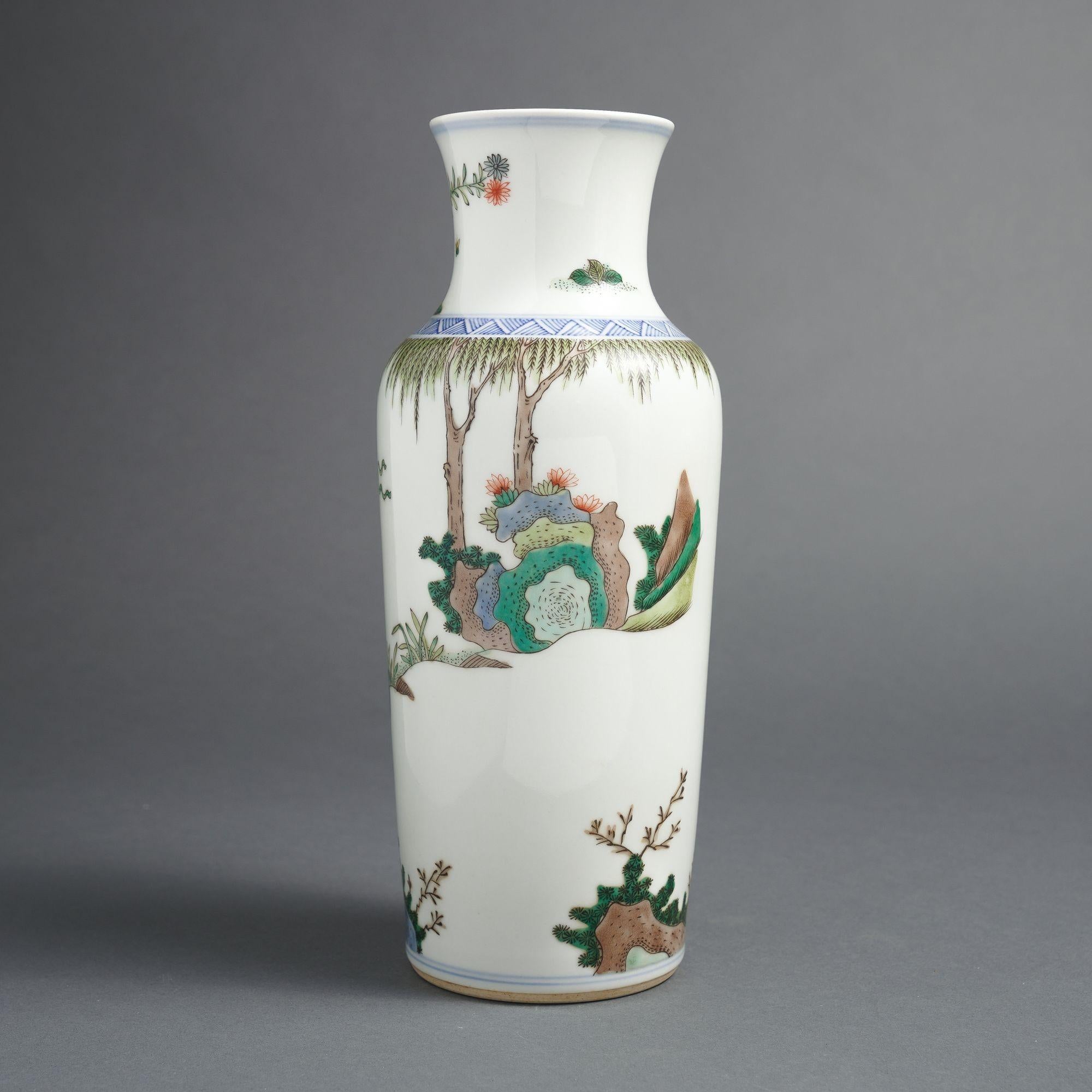 Chinese Famille Verte porcelain vase, 1911-1948 In Good Condition For Sale In Kenilworth, IL