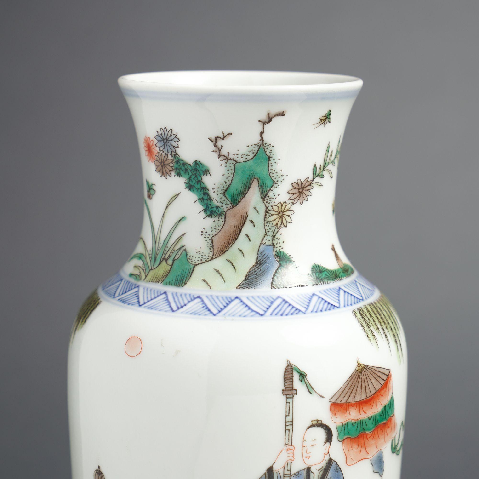 Chinese Famille Verte porcelain vase, 1911-1948 For Sale 3