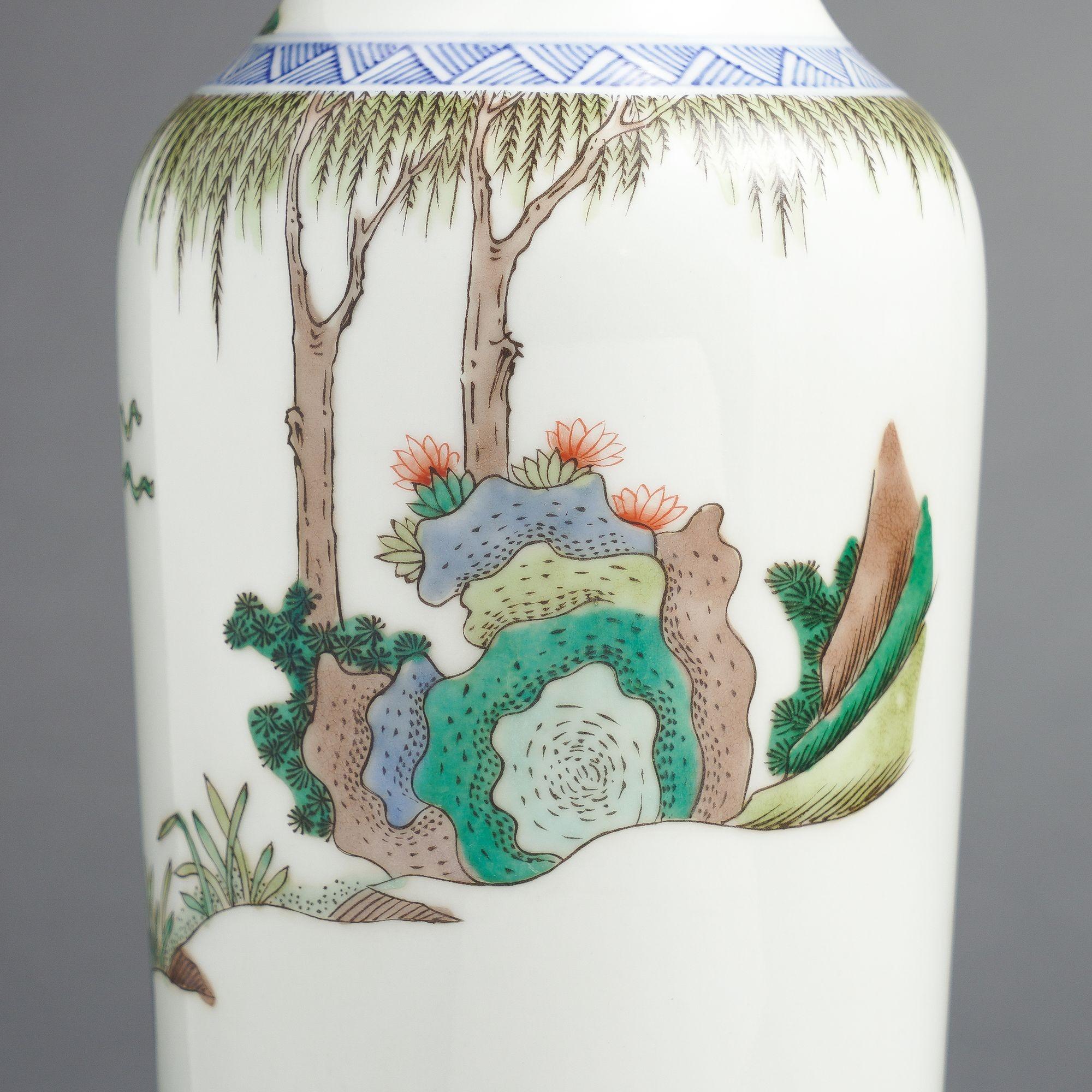 Chinese Famille Verte porcelain vase, 1911-1948 For Sale 4