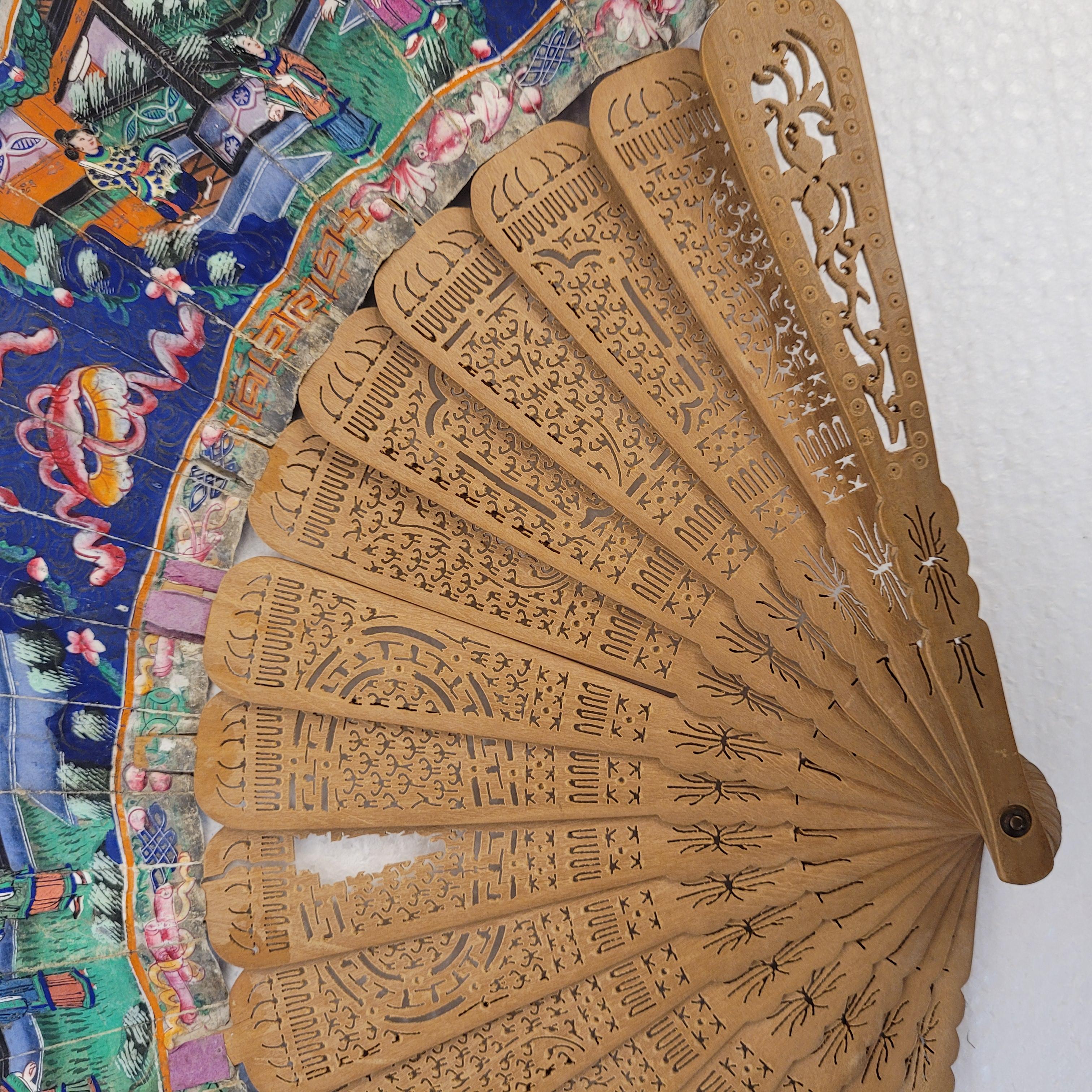 Chinese fan with a thousand faces, Sandalwood box and gouache im Angebot 6