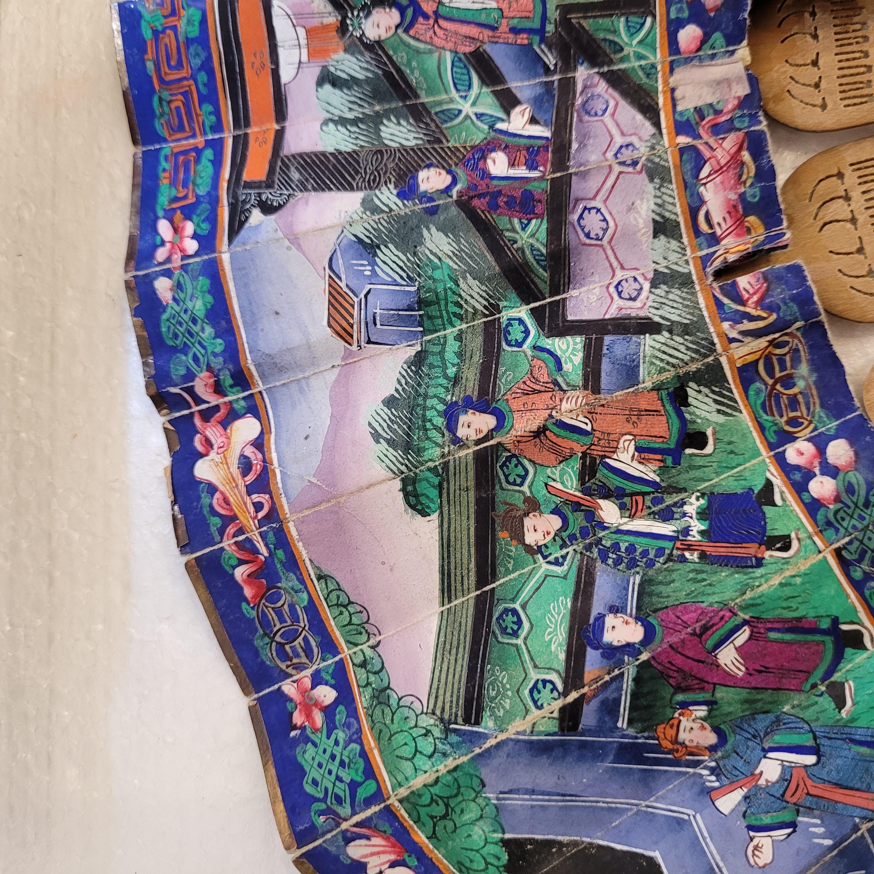 Chinese fan with a thousand faces, Sandalwood box and gouache im Angebot 9