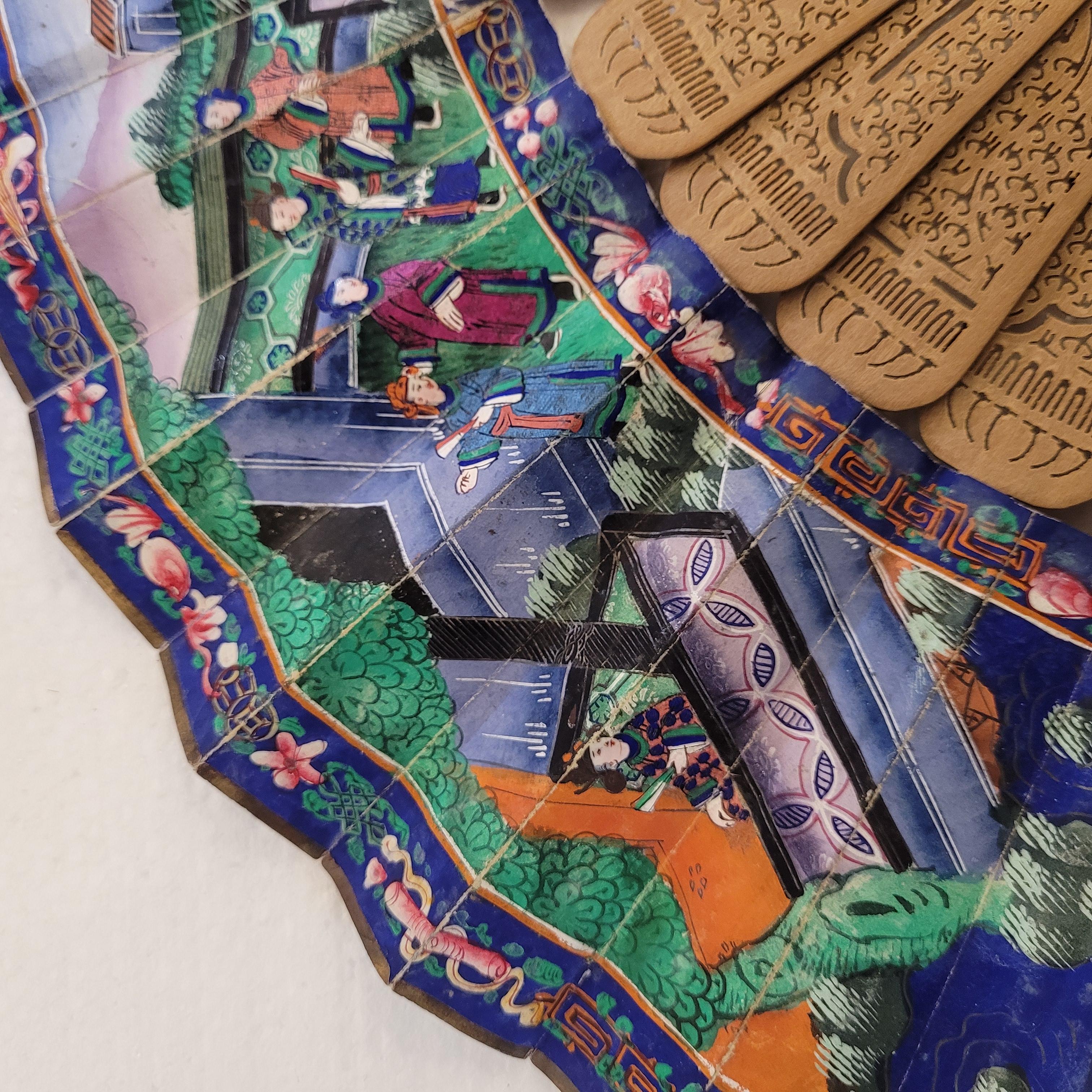 Chinese fan with a thousand faces, Sandalwood box and gouache im Angebot 10