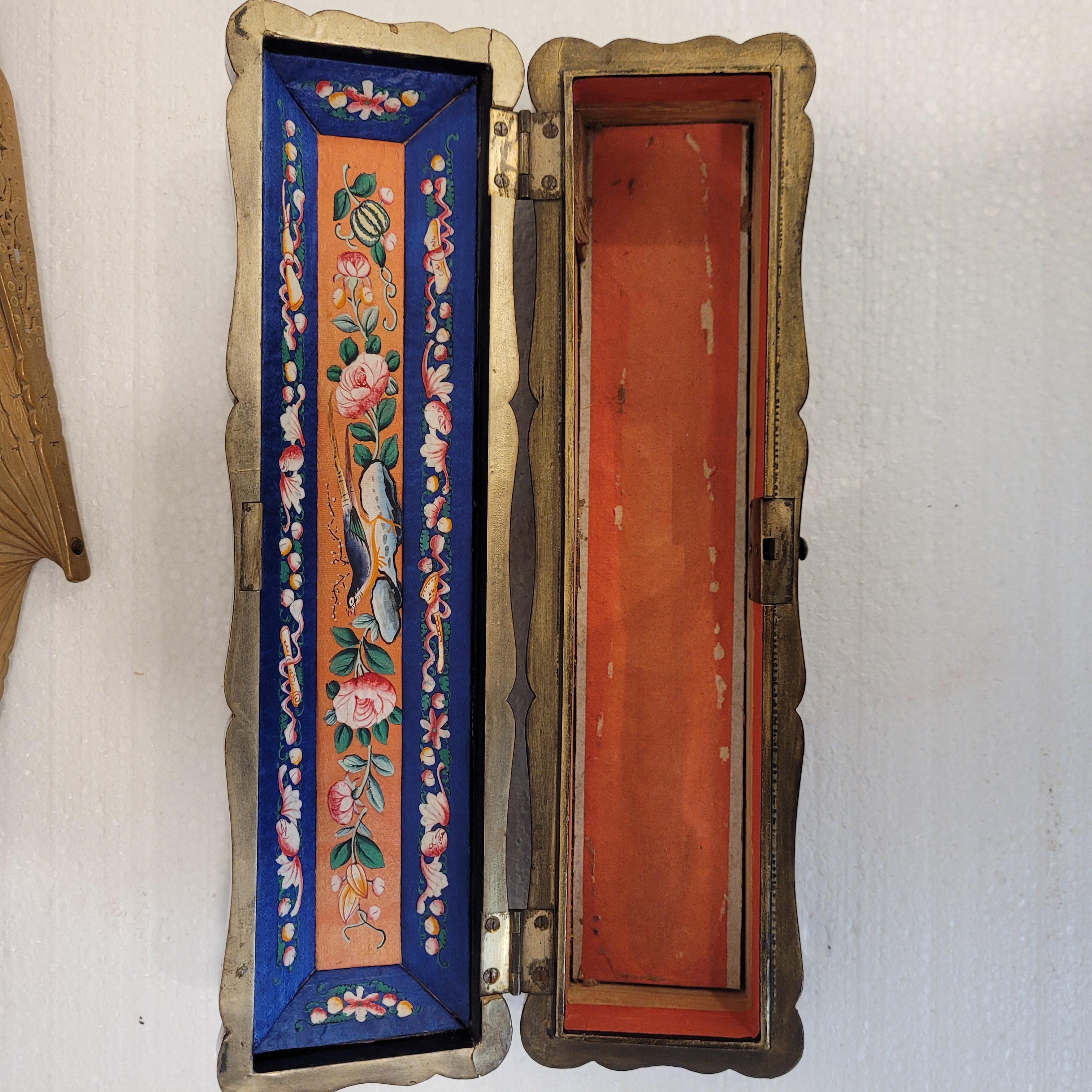 Chinese fan with a thousand faces, Sandalwood box and gouache im Angebot 13