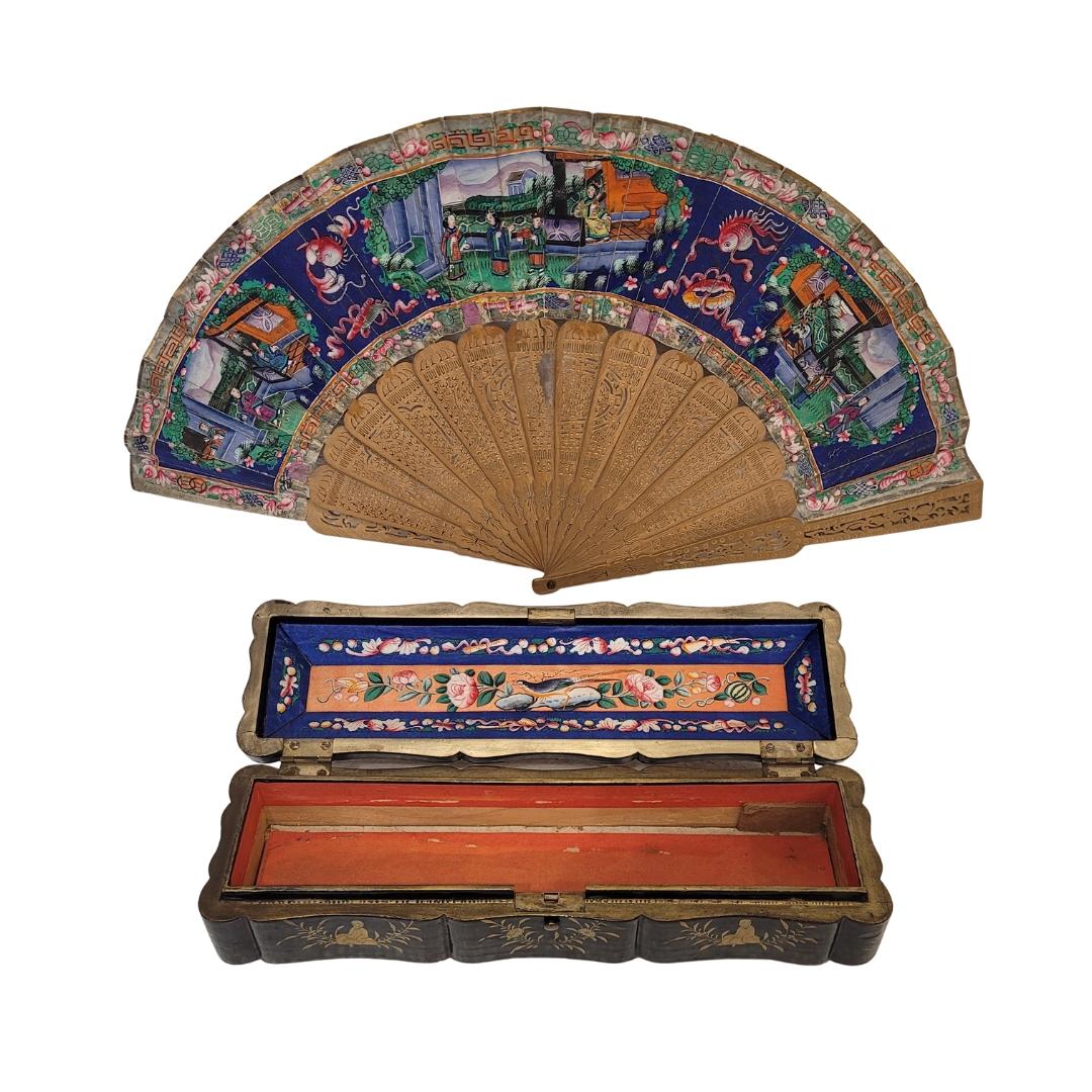 One of a kind Thousand-Faced Fan with Box, Bamboo and Gouache, Late 19th Century - China

Type: Thousand-Faced Fan

Materials: Paper,  gouache, bone chinoiserie wood 

Period: 1890s

Country: China

Good condition considering its age and use

Box