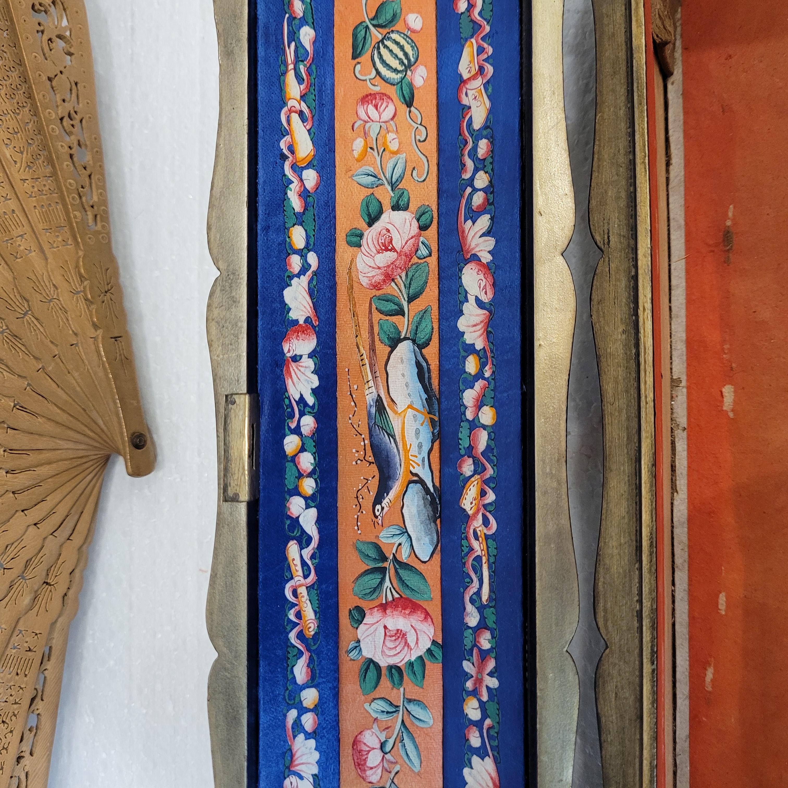 Chinese fan with a thousand faces, Sandalwood box and gouache im Angebot 14