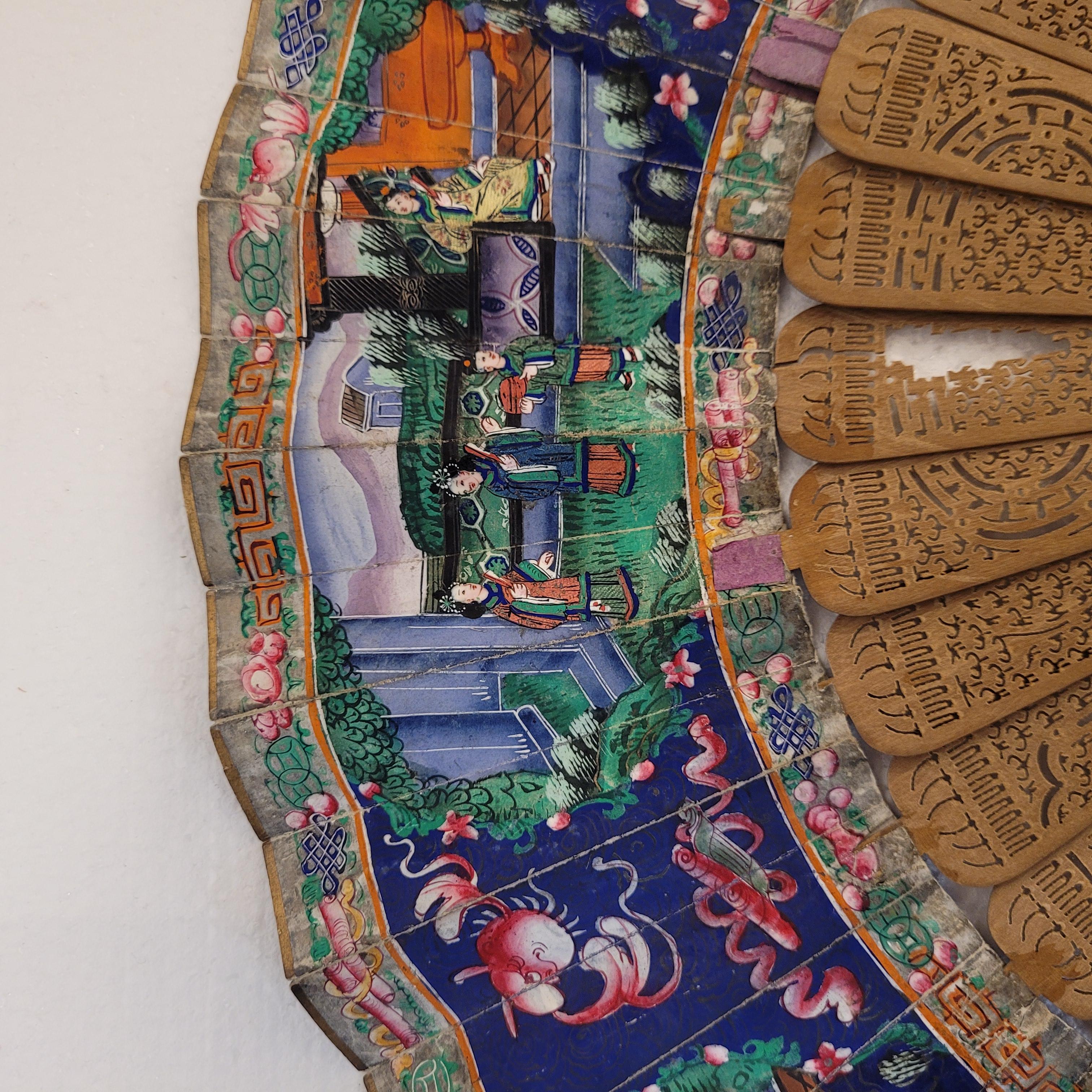 Chinese fan with a thousand faces, Sandalwood box and gouache im Angebot 3