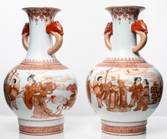 Chinesische Porzellanvasen mit figürlichem Motiv