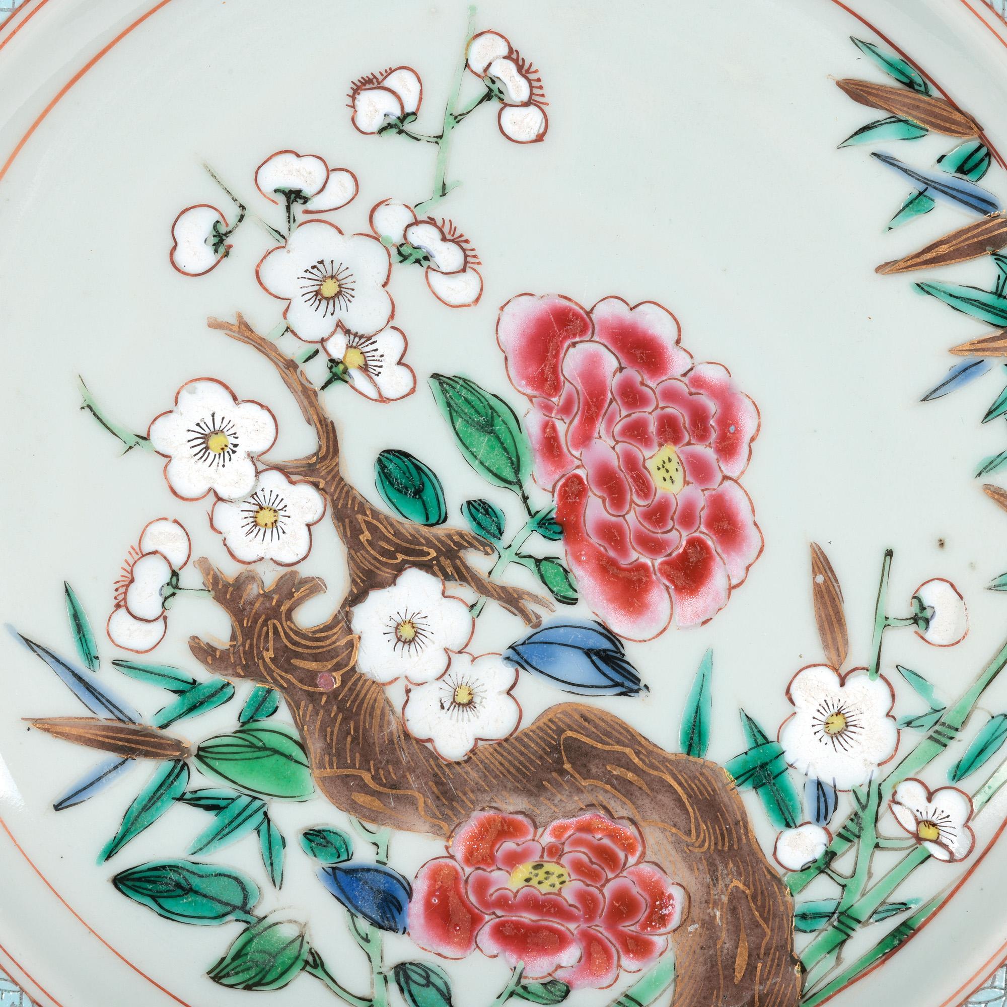 Chinese Fine Qianlong Famille Rose Floral Painted Plate For Sale 5