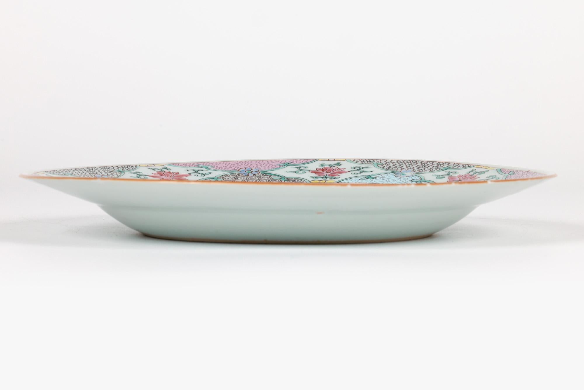 Chinese Fine Qianlong Famille Rose Floral Painted Plate In Good Condition For Sale In Bishop's Stortford, Hertfordshire