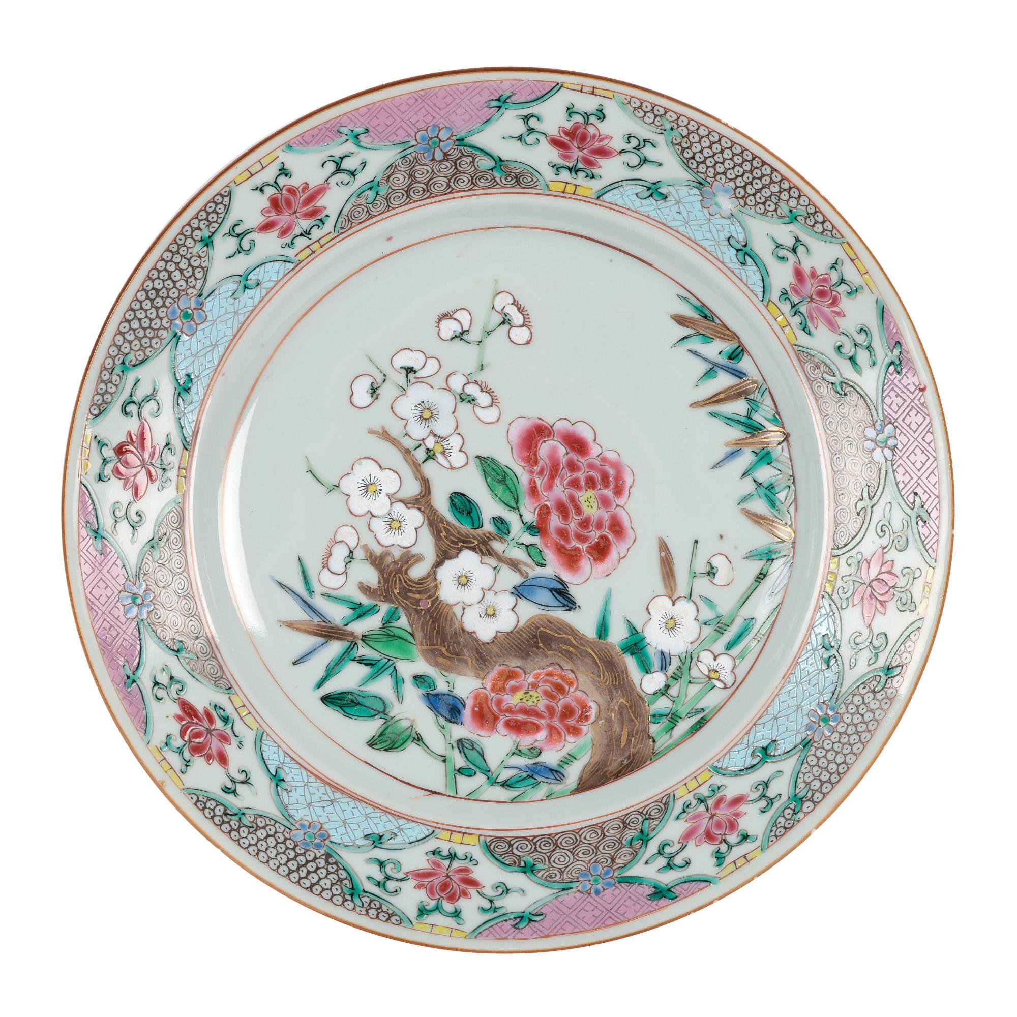 Chinese Fine Qianlong Famille Rose Floral Painted Plate For Sale 2