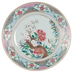 Plato chino fino Qianlong Famille Rose pintado con motivos florales
