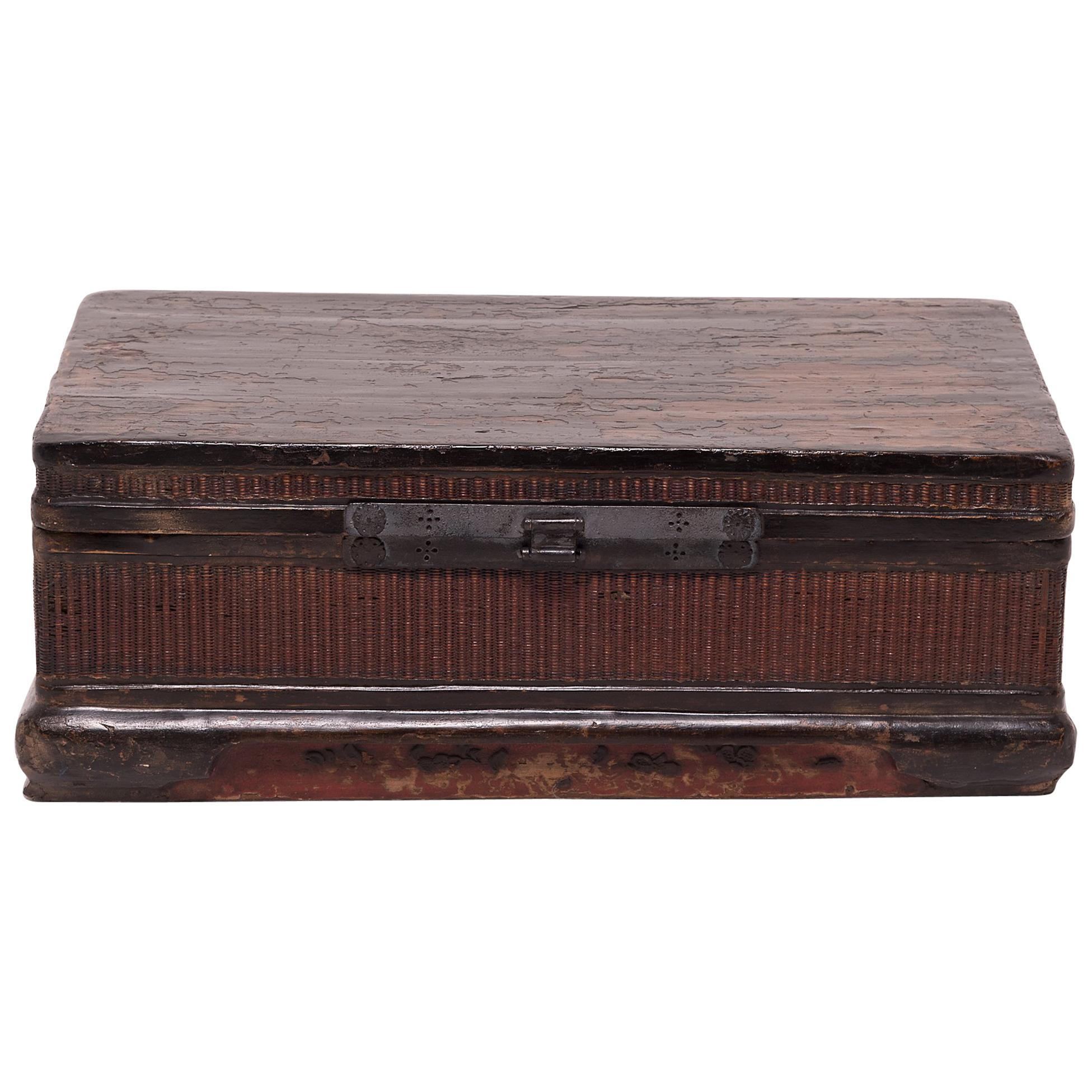Baule cinese finemente intrecciato e laccato, 1800 ca.