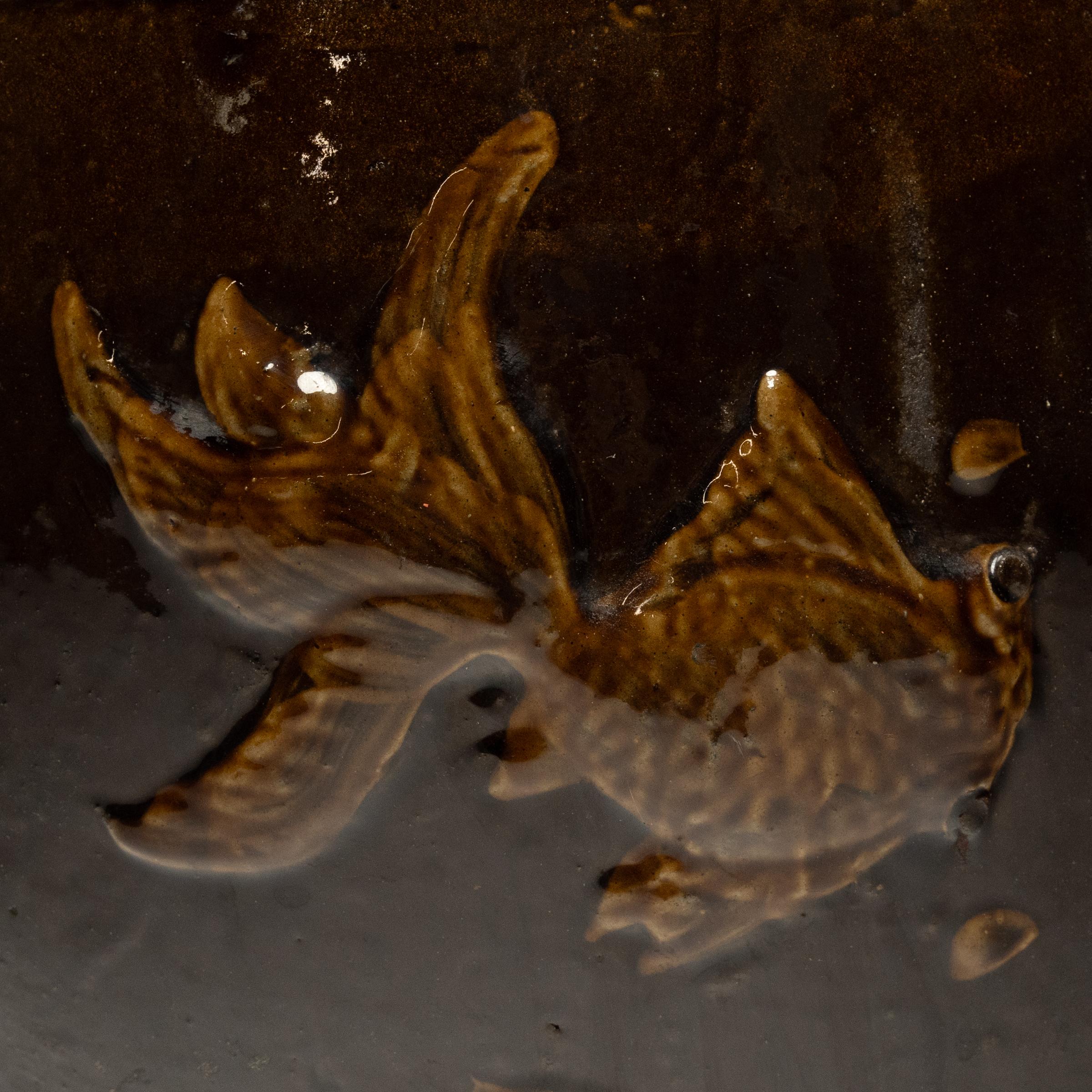 Estanque chino en relieve de peces y flora, c. 1900 Chino