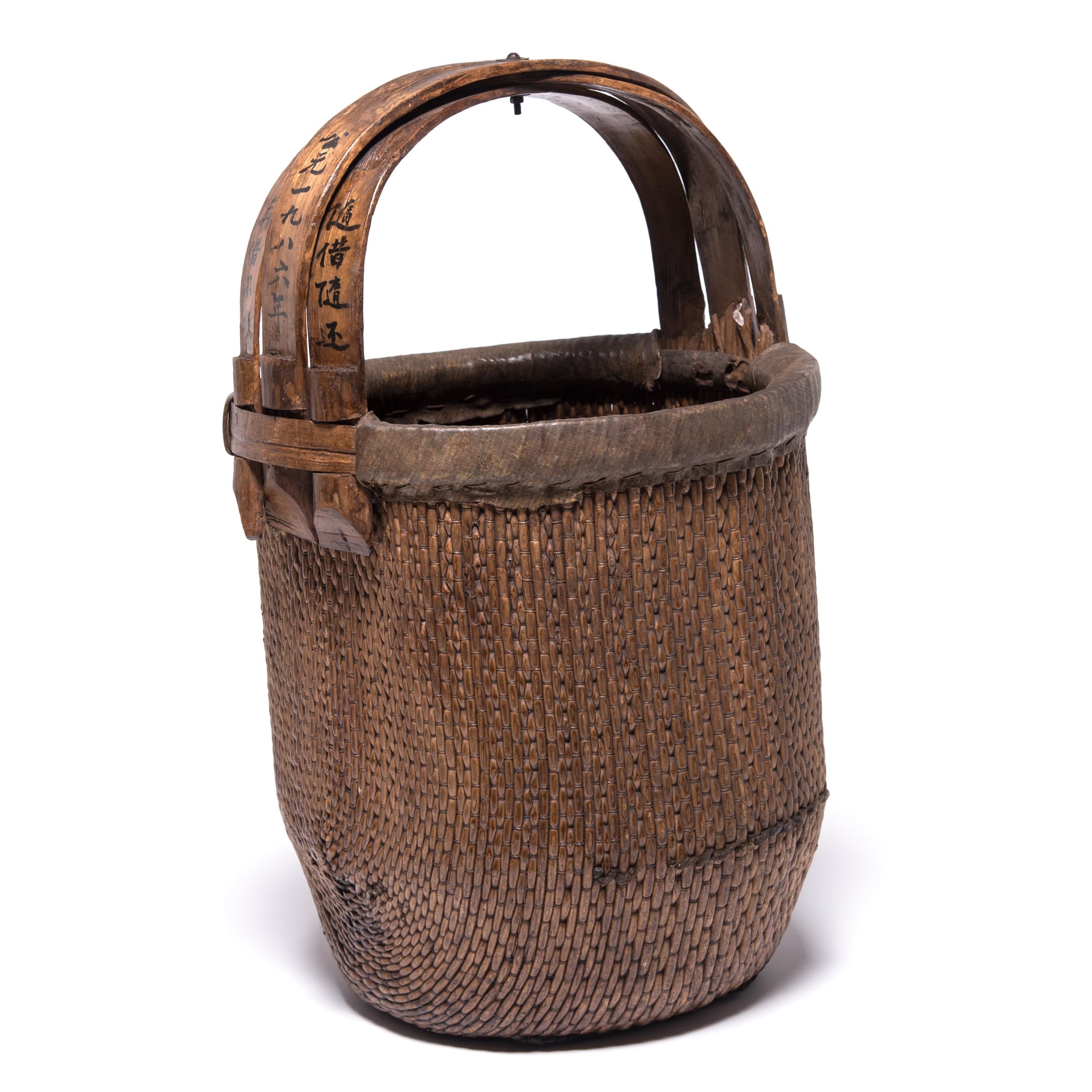 Basket making is an ancient and humble craft, but in the hands of a skilled weaver a simple willow basket can become a truly beautiful work of art. This bent handle basket was made in China long ago, and the artisan’s mastery is evident: the strong,