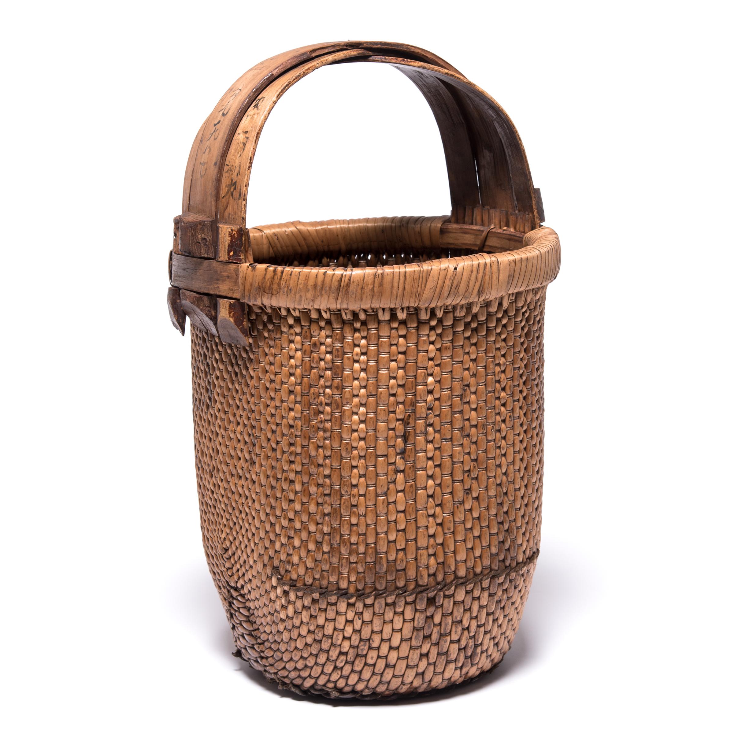 Chinese Bent Handle Fisherman's Basket, circa 1900 In Good Condition In Chicago, IL