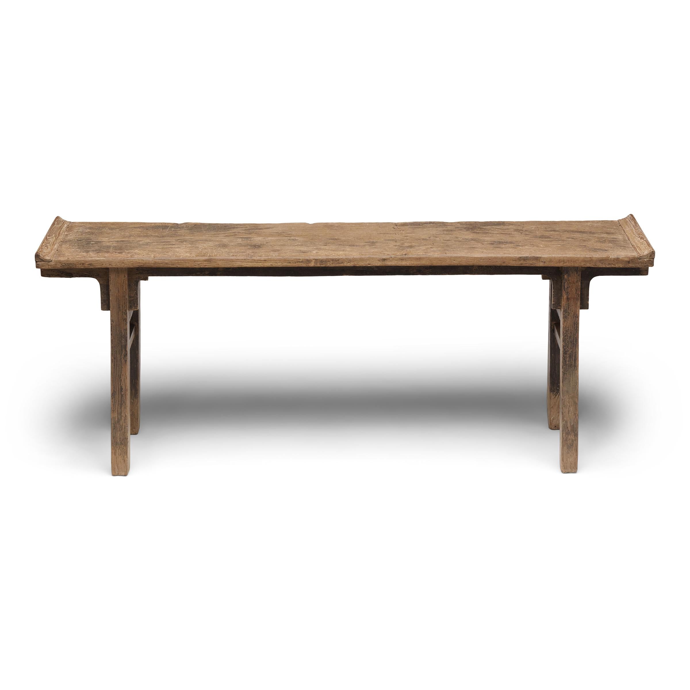 Mesa de altar china flanqueada de olmo, c. 1850 Chino en venta
